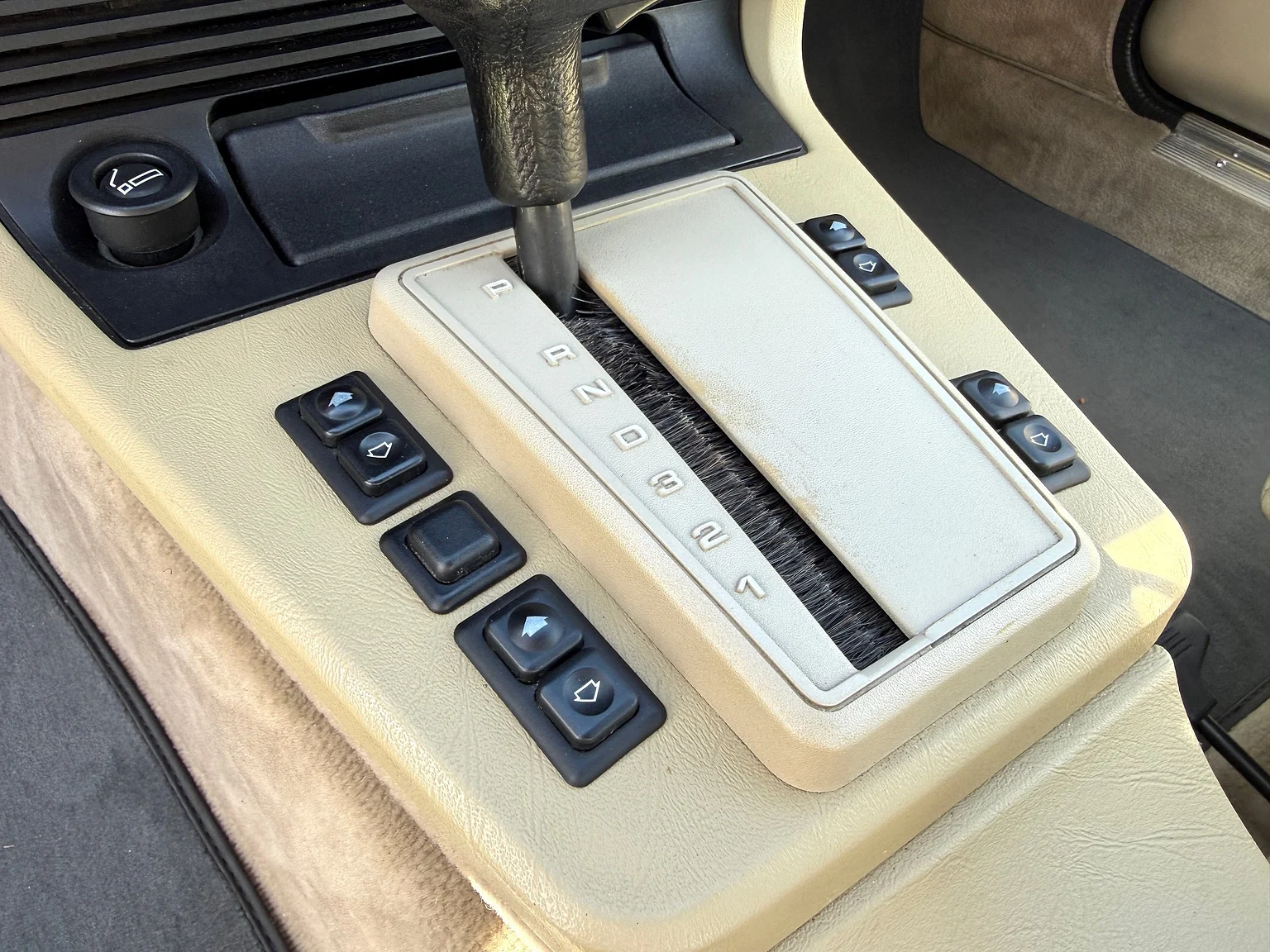 Interior image of 1985 BMW 635 CSiA (E24) (30)