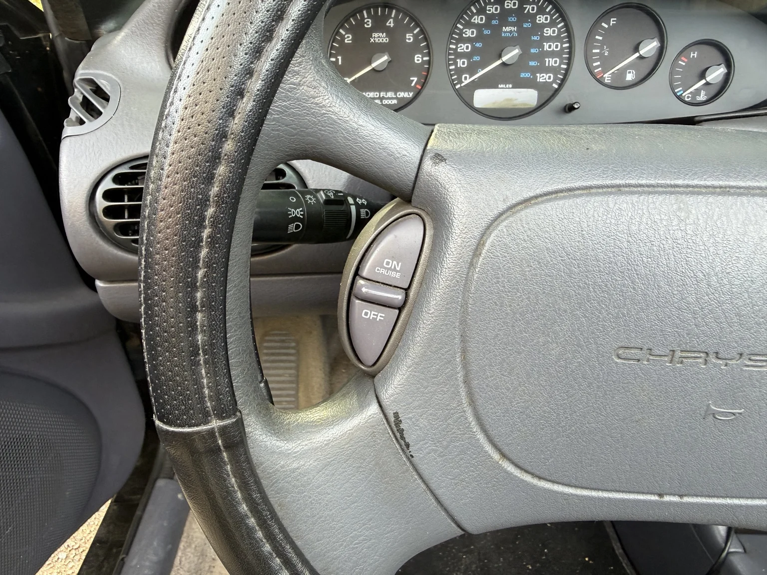 Interior image of 1997 Chrysler Sebring Cabriolet (25)
