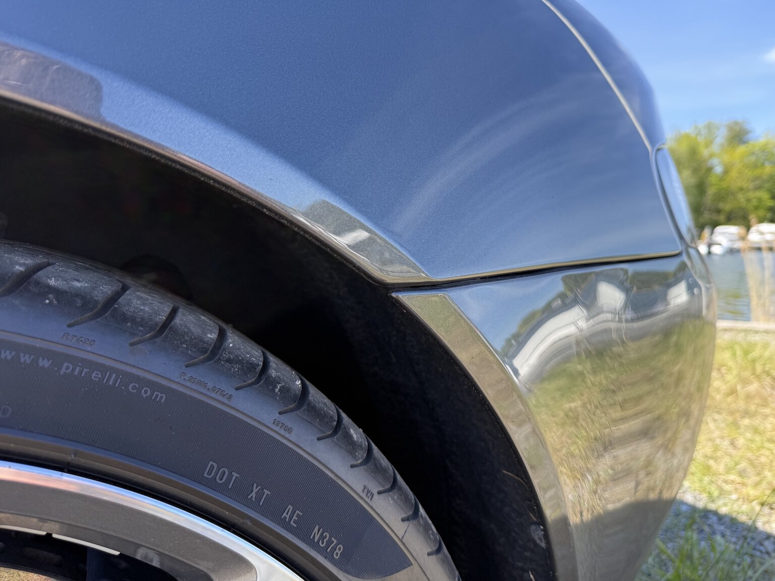 Exteriörbild på 2015 Aston Martin DB9 Volante