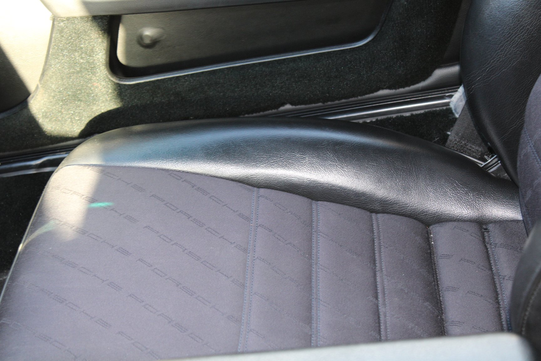 Interior image of 1991 PORSCHE 944 S2