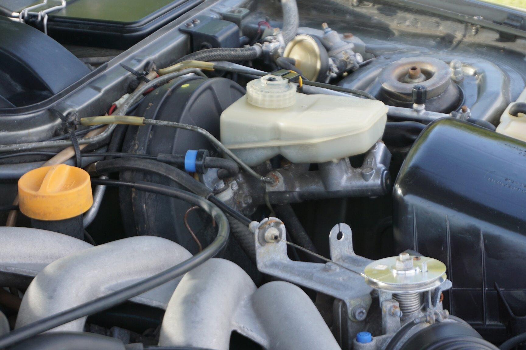 Image of 1985 Porsche 944 "NO RESERVE AUCTION" mechanics