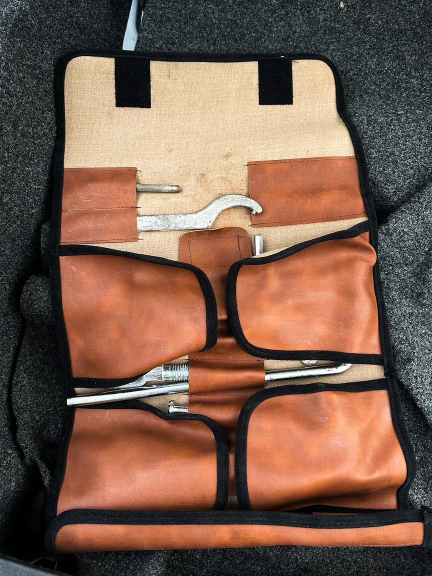 Image of 1983 Porsche 911 SC (1) miscellaneous