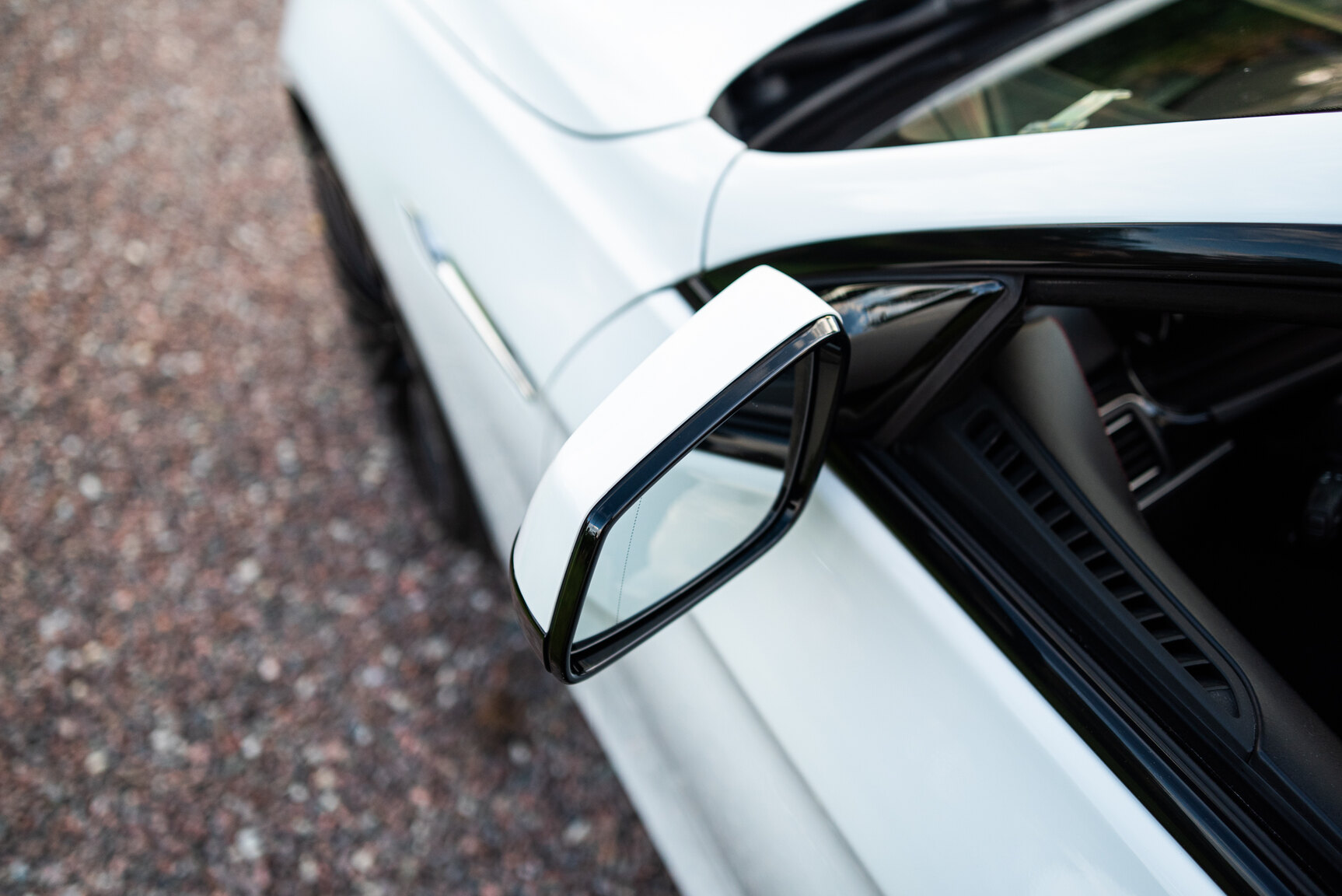 Exteriörbild på 2011 BMW 650i Cabriolet