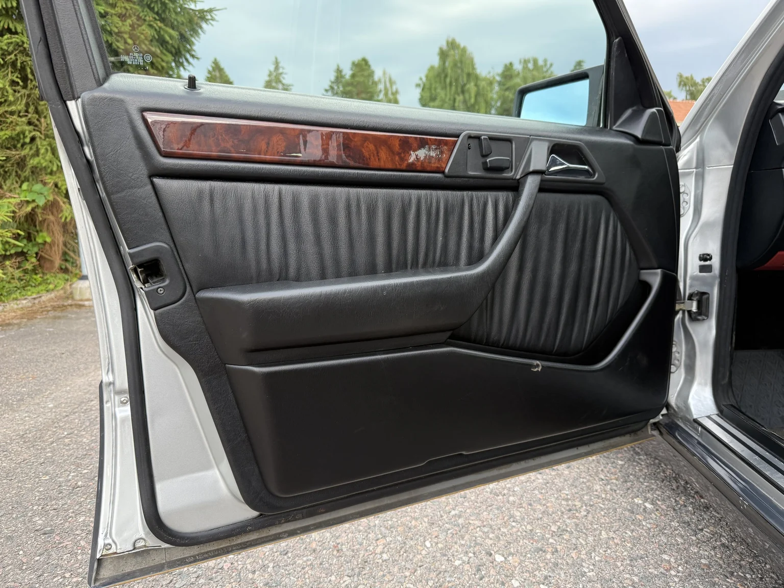 Interior image of 1994 Mercedes-Benz E 320 T (2)