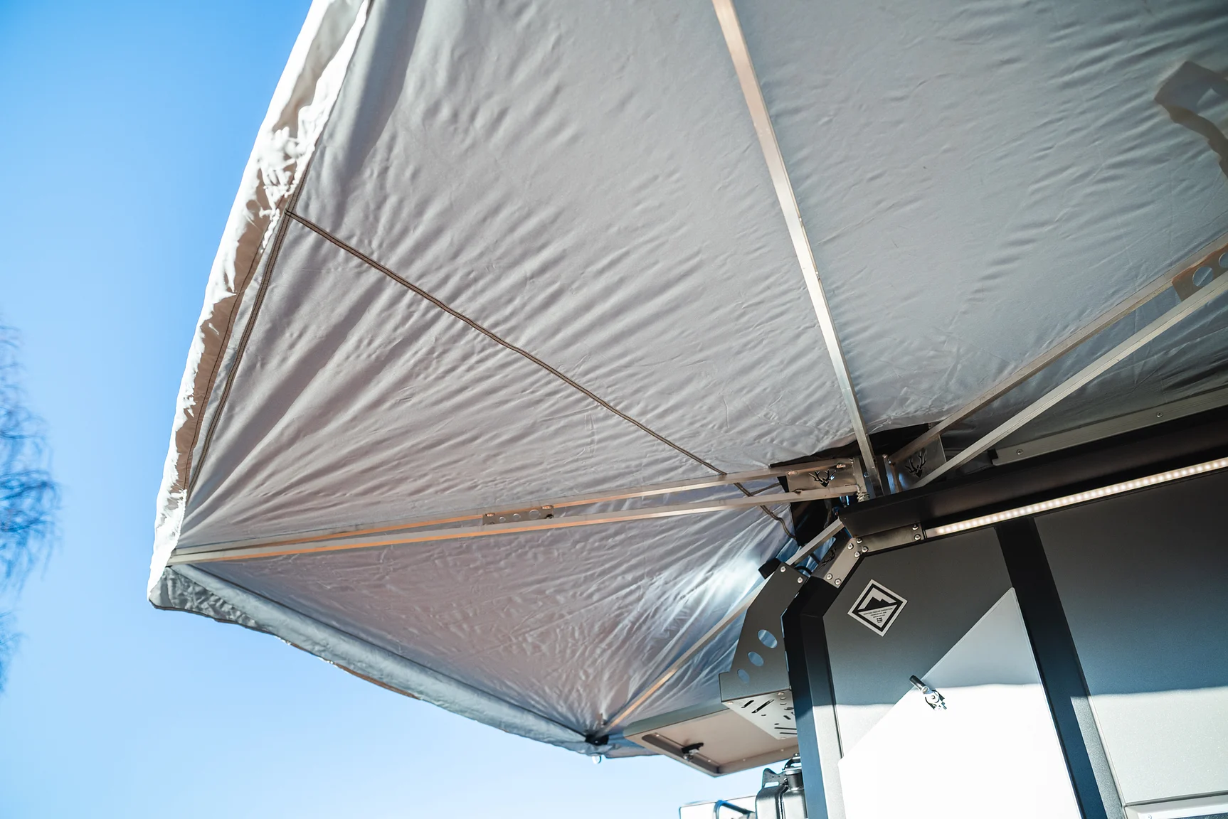 Exterior image of 2025 Northea Trailer Expedition Crawler 458i Offgrid-Camper (63)