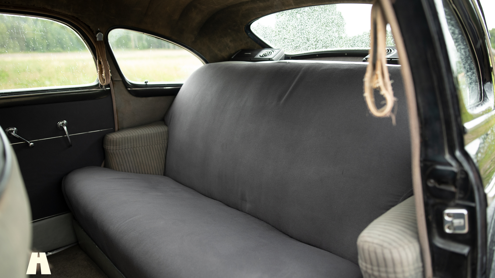Interior image of 1949 Buick Super Eight (65)