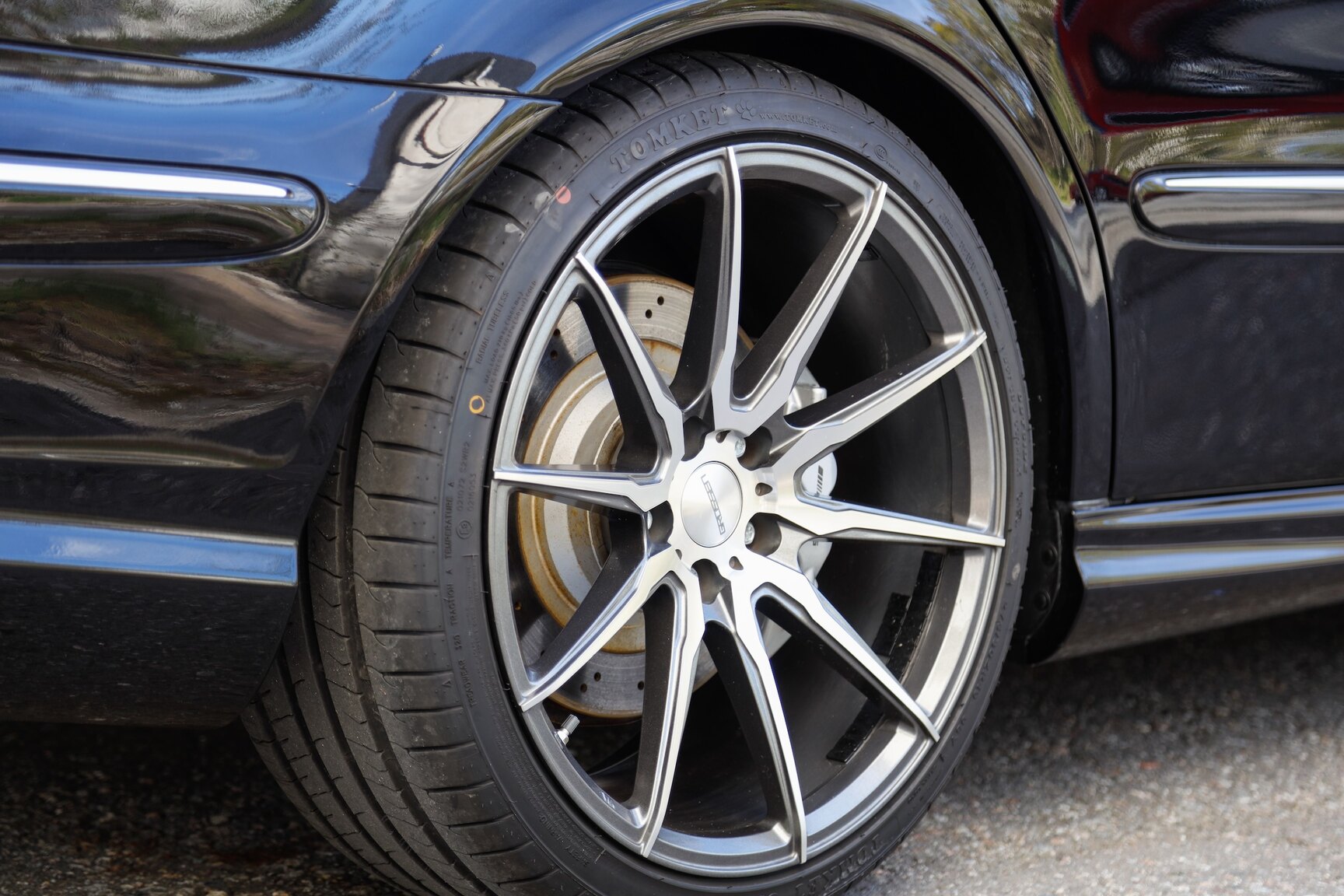 Exteriörbild på 2003 Mercedes-Benz E55 AMG