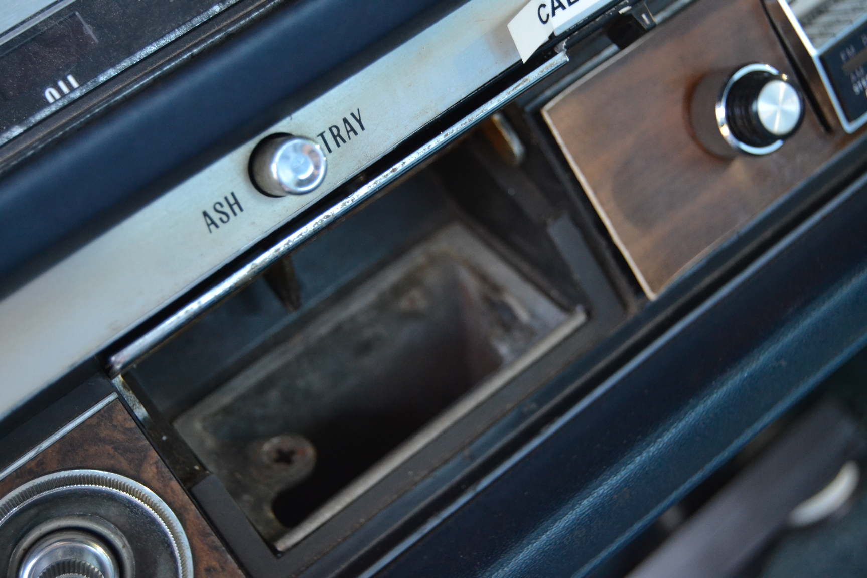 Interior image of 1970 Oldsmobile Ninety eight Convertible (23)