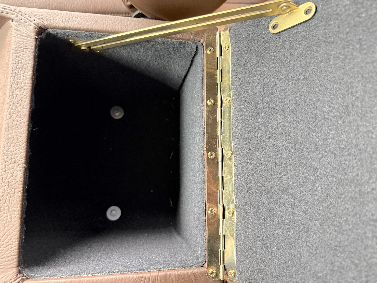 Innenraumfoto von 2000 Land Rover Defender 110 C (38)