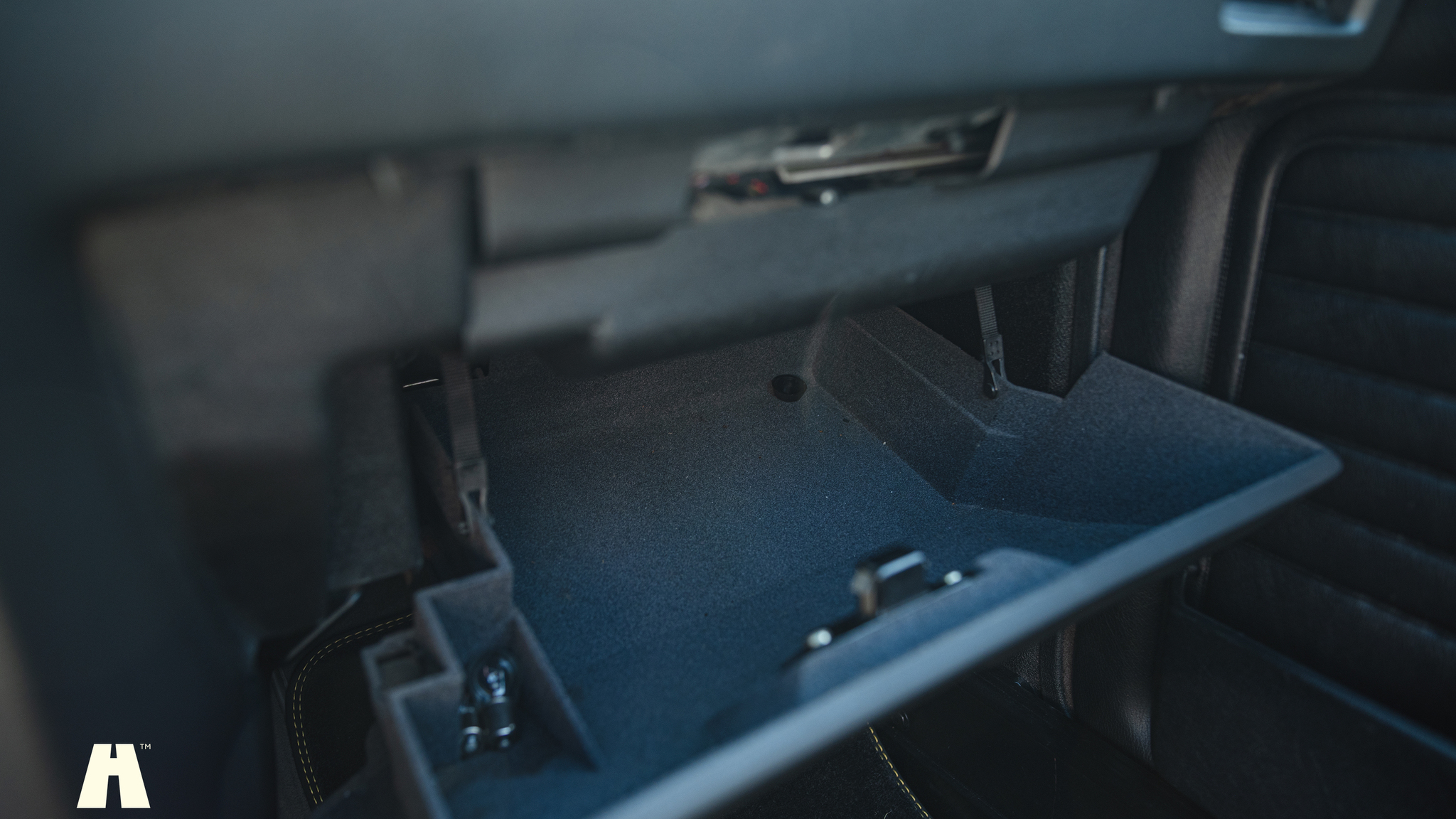Interior image of 1990 BMW 320i Cabrio