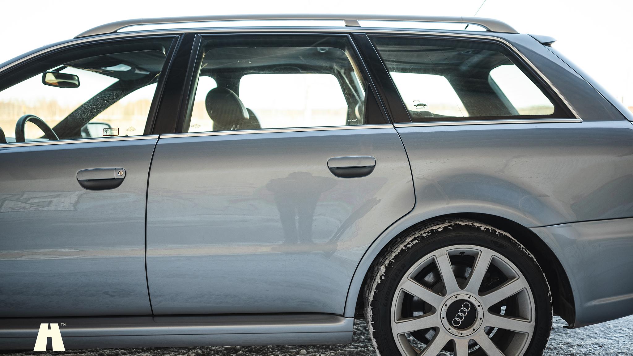 Exterior image of 2001 Audi RS4 B5 (30)