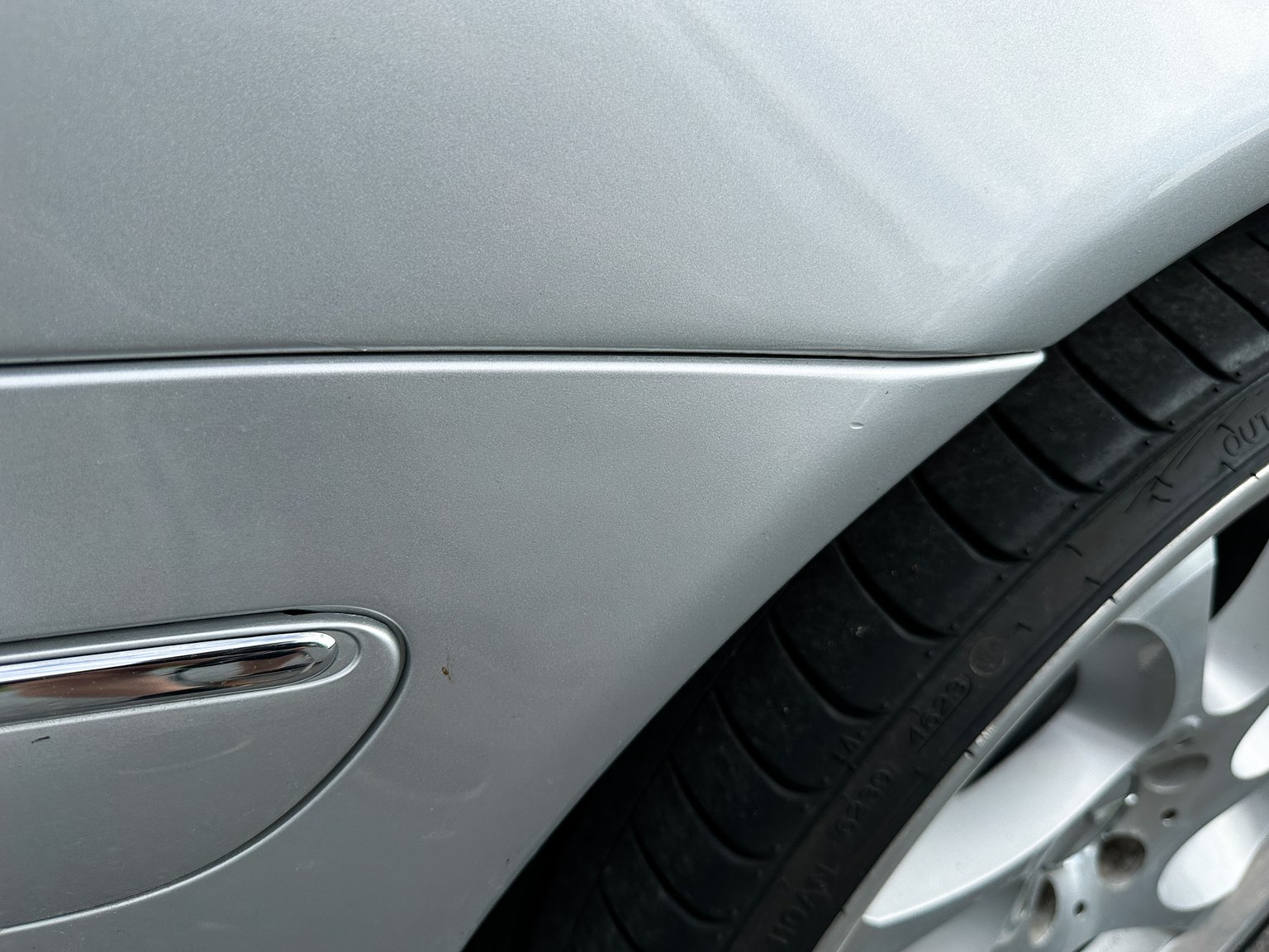 Exterior image of 2000 Mercedes-Benz CL 500