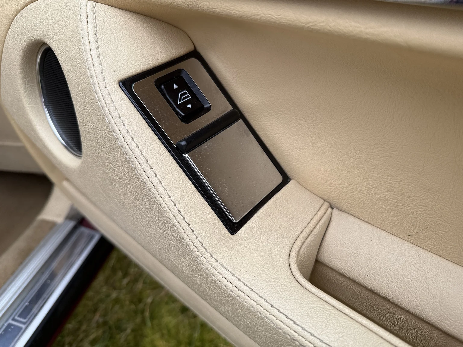 Innenraumfoto von 1991 Jaguar XJ40 Sovereign (77)