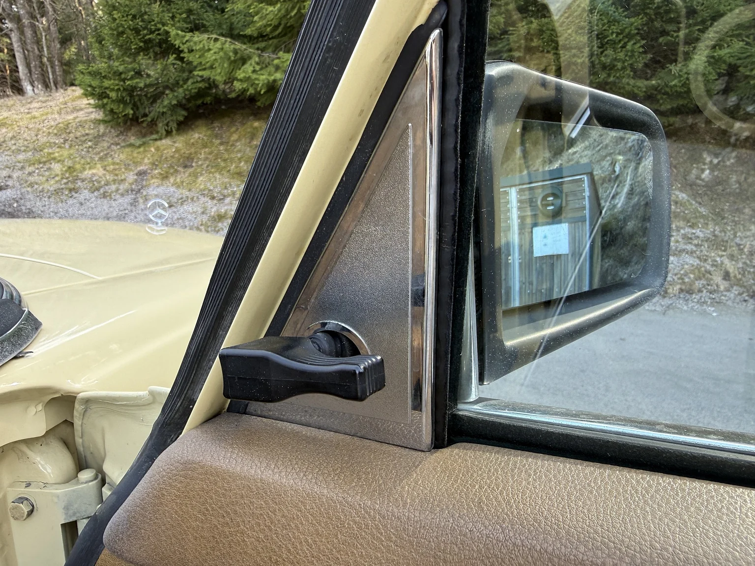 Innenraumfoto von 1974 Mercedes-Benz 230 Automatic (81)