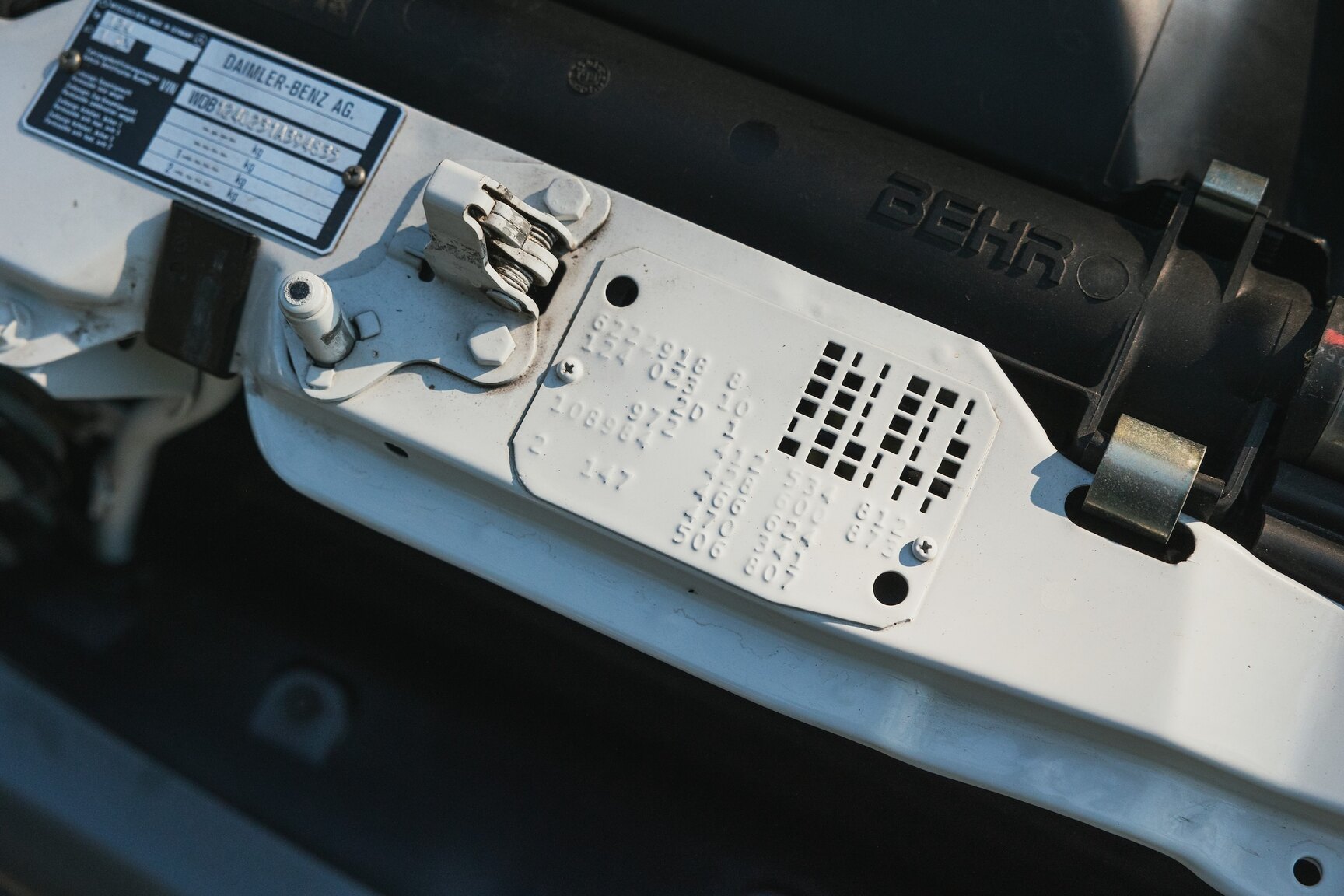 Image of 1987 Mercedes-Benz 230E mechanics