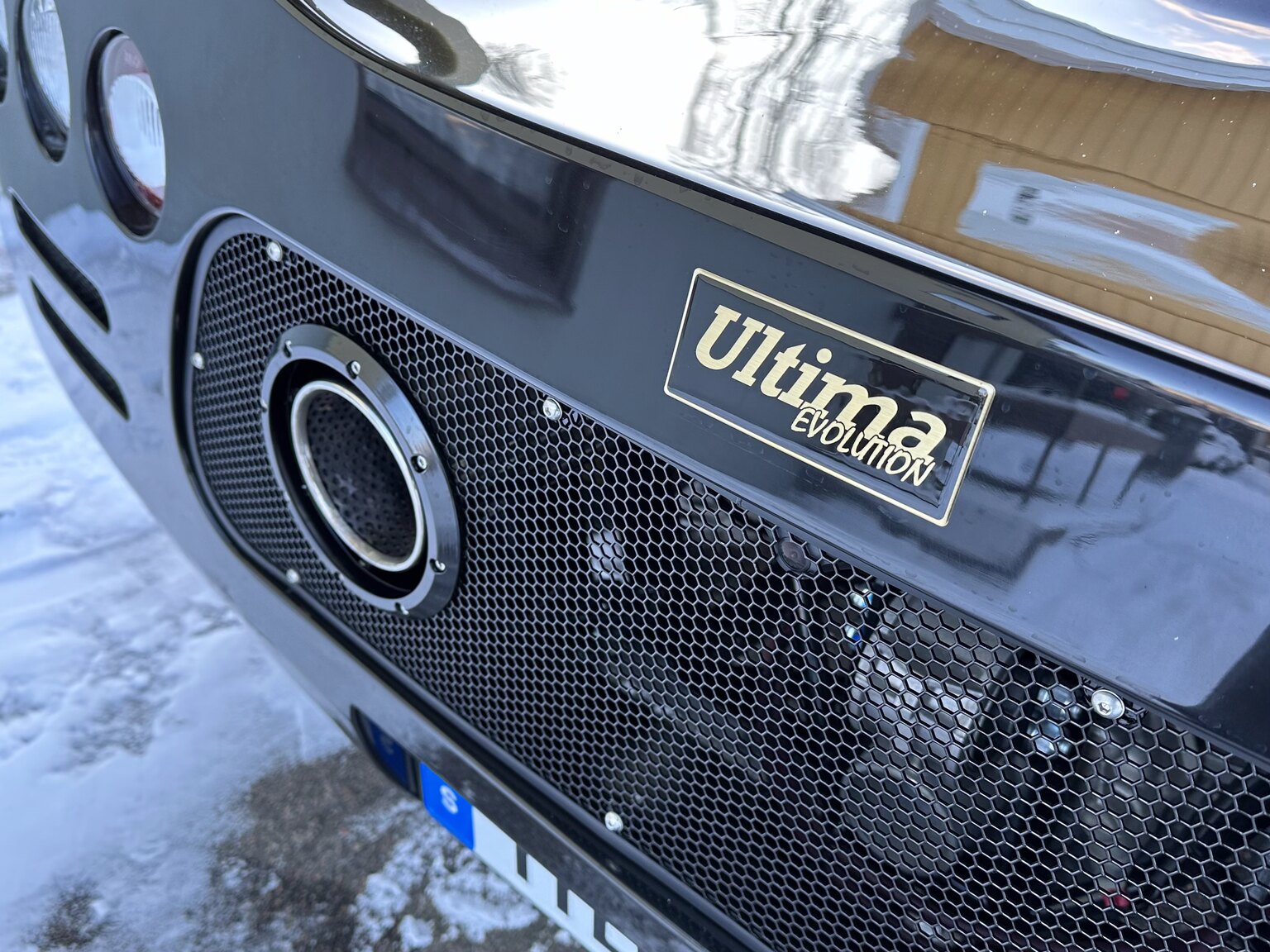 Exteriörbild på 2021 Ultima Evolution LS3