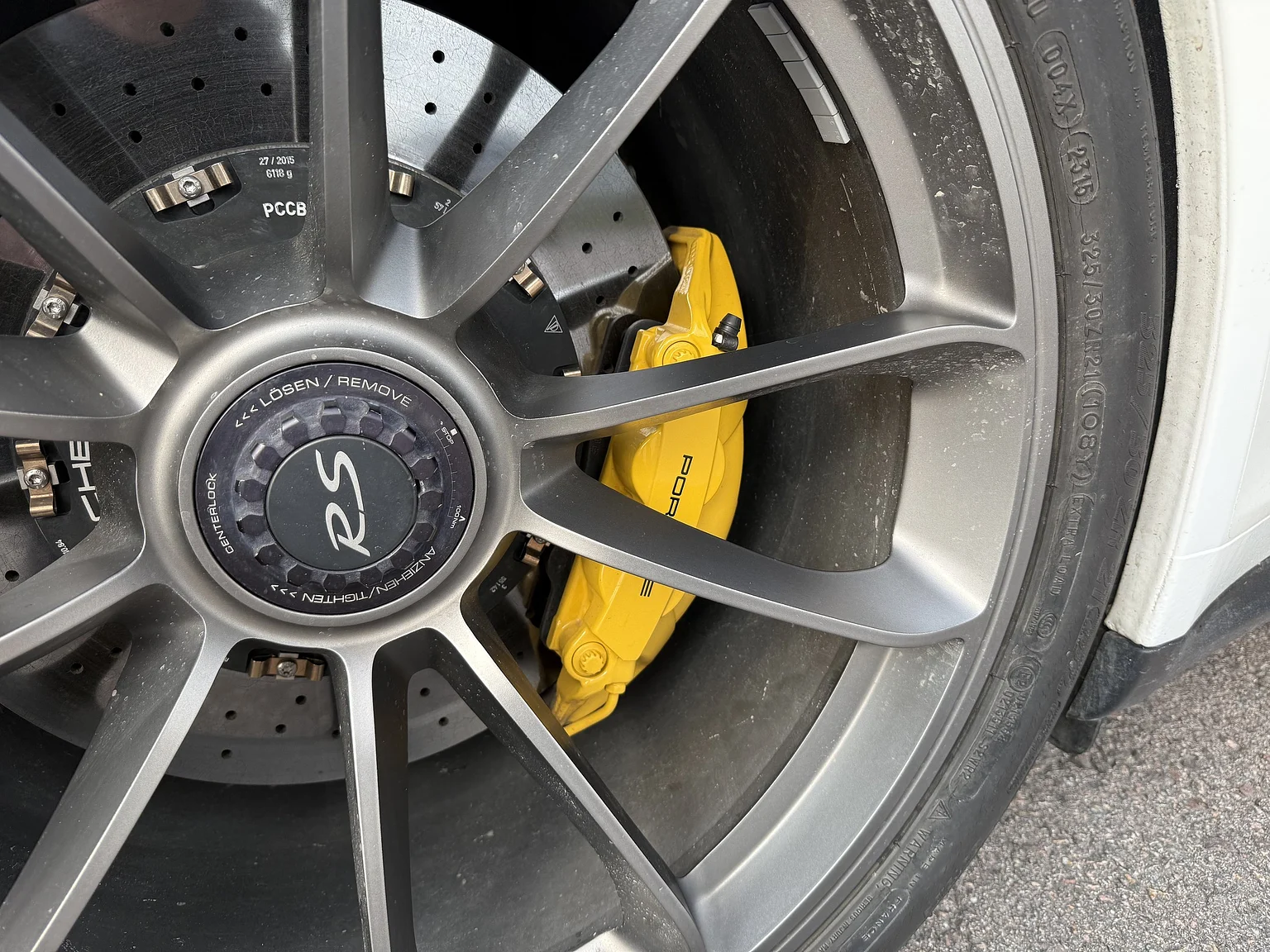 Exteriörbild på 2016 Porsche 911 GT3 RS (65)