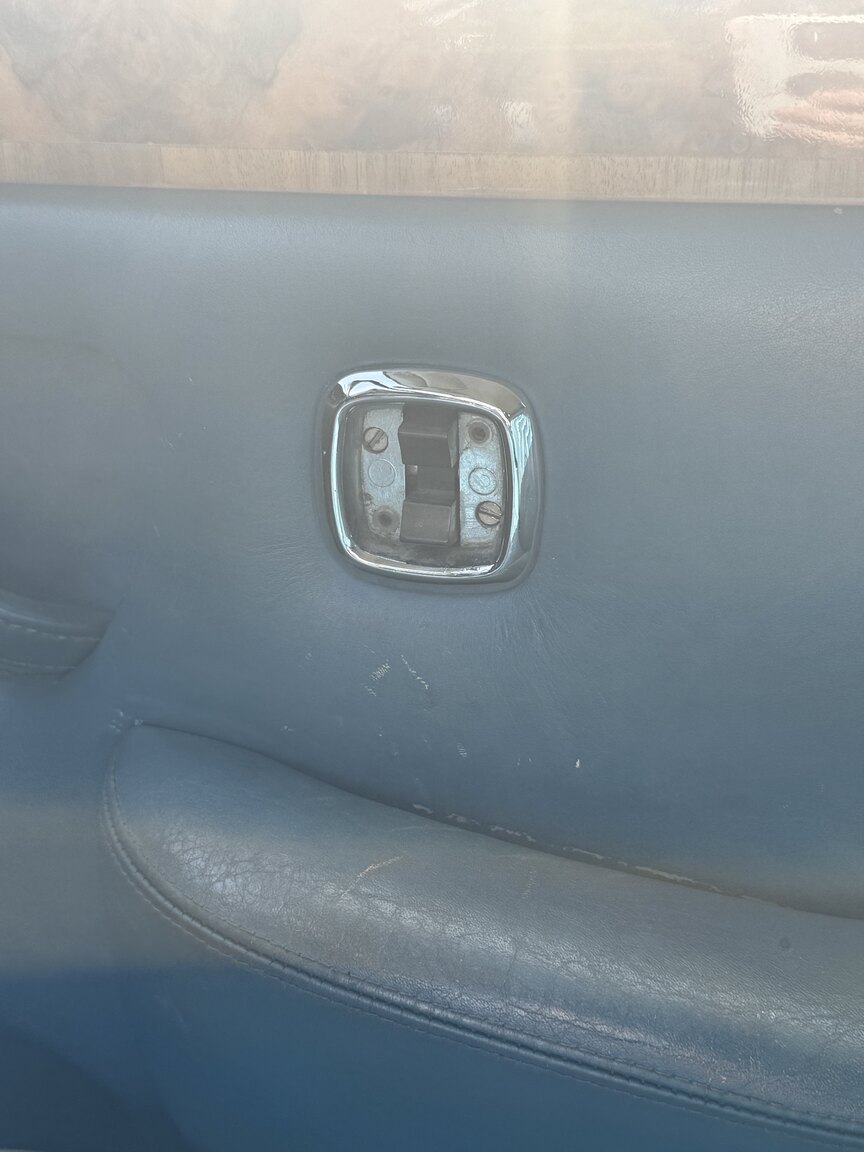 Interior image of 1976 Rolls-Royce Silver Shadow