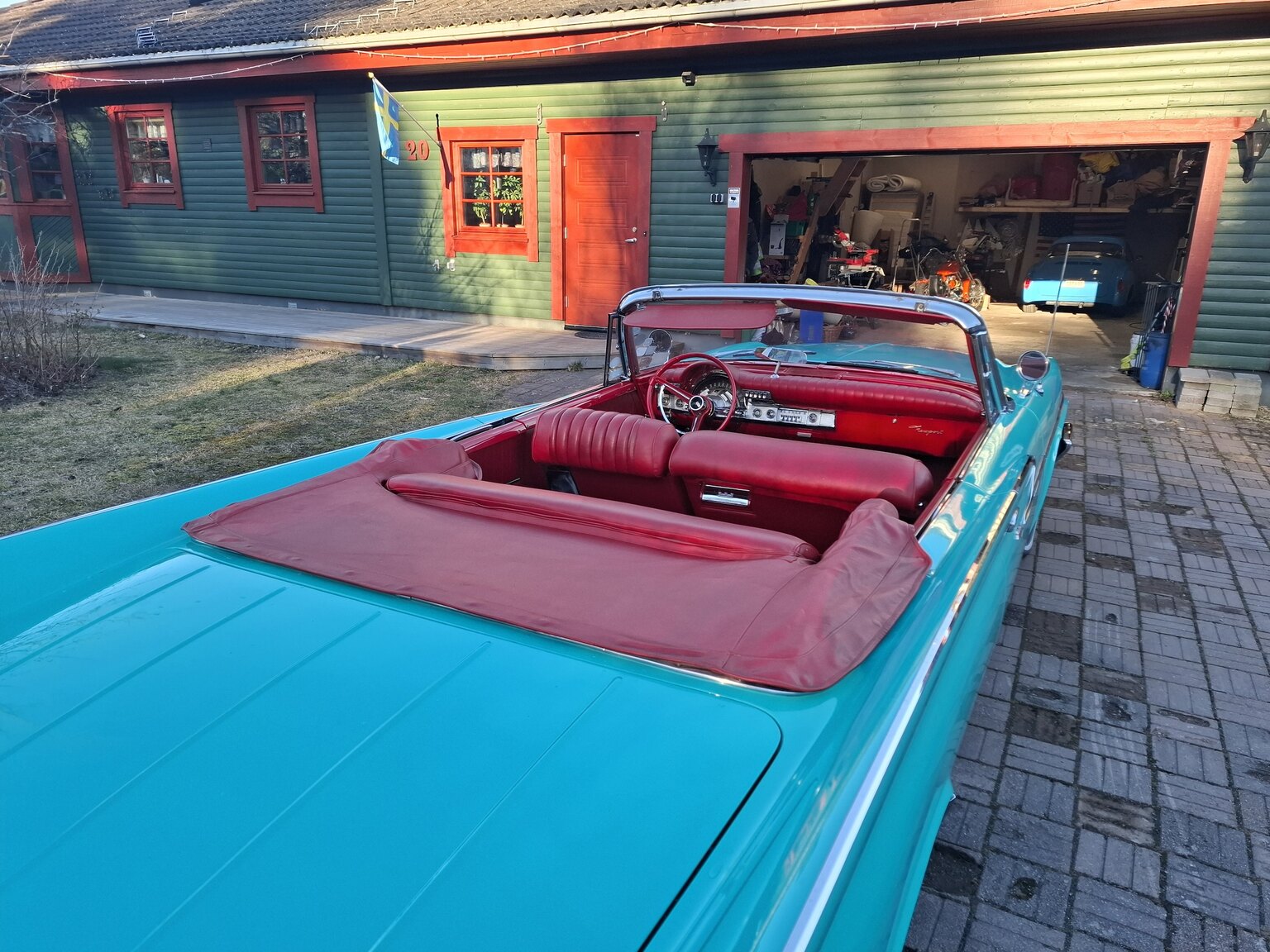 Exterior image of 1961 Chrysler Newport Cabriolet