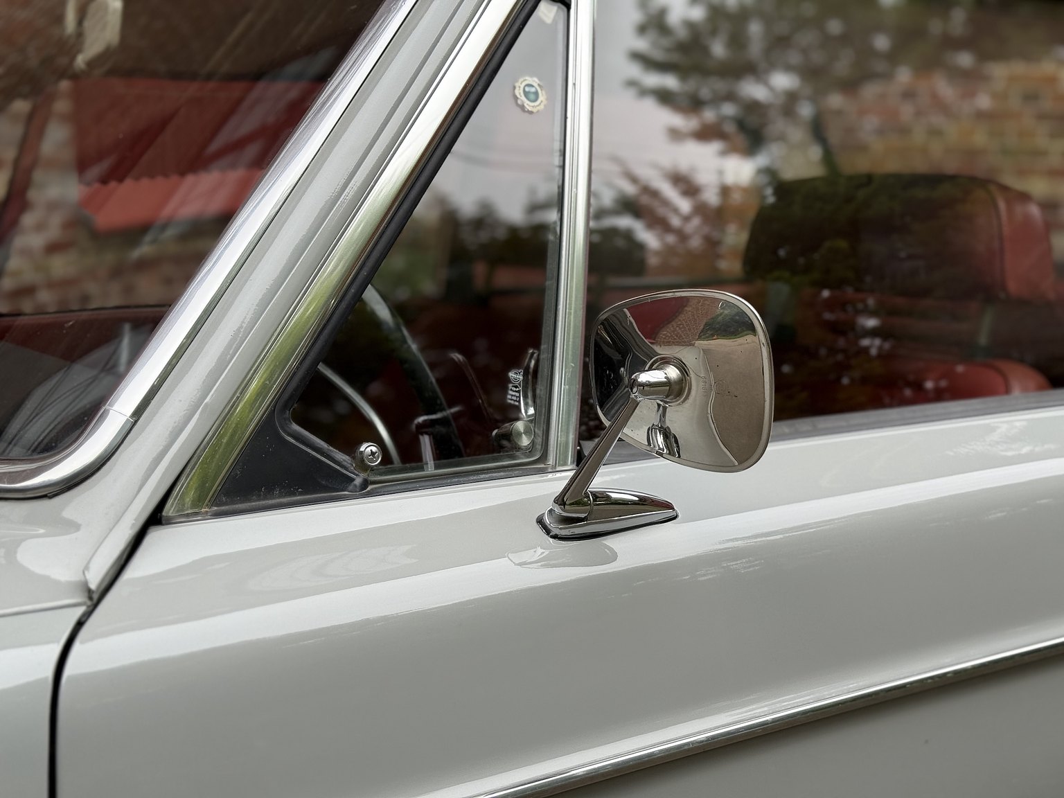 Exterior image of 1970 Volvo 142 Automatic