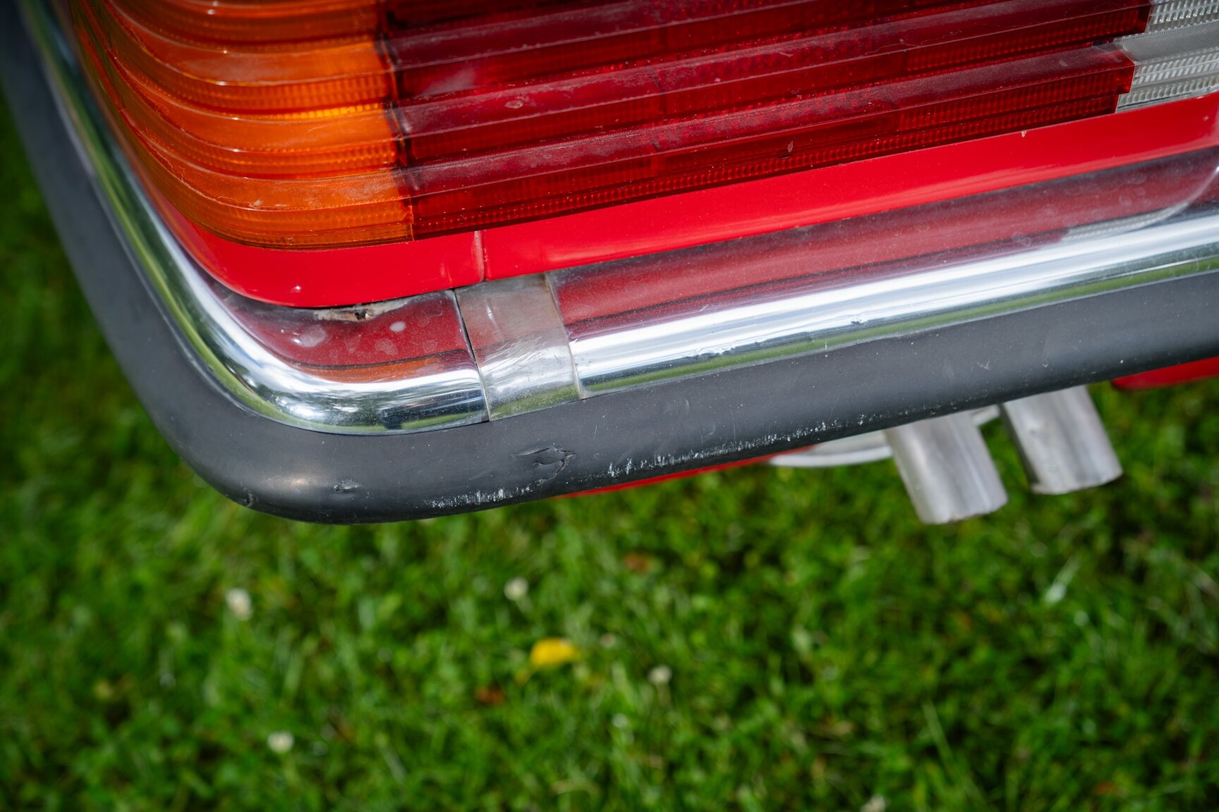 Exterior image of 1975 Mercedes-Benz 350 SLC (20)