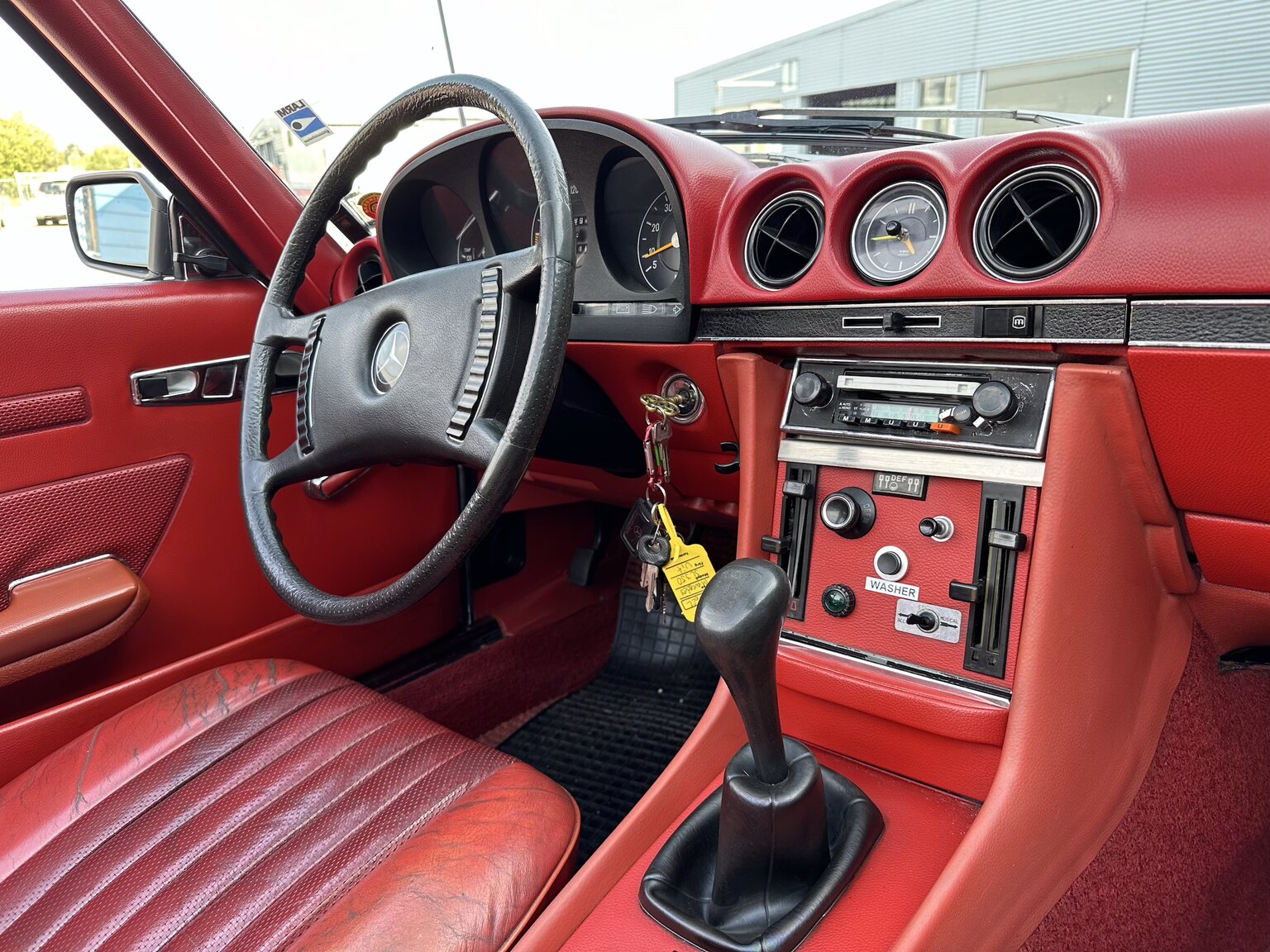 Interior image of 1972 Mercedes-Benz 350 SL