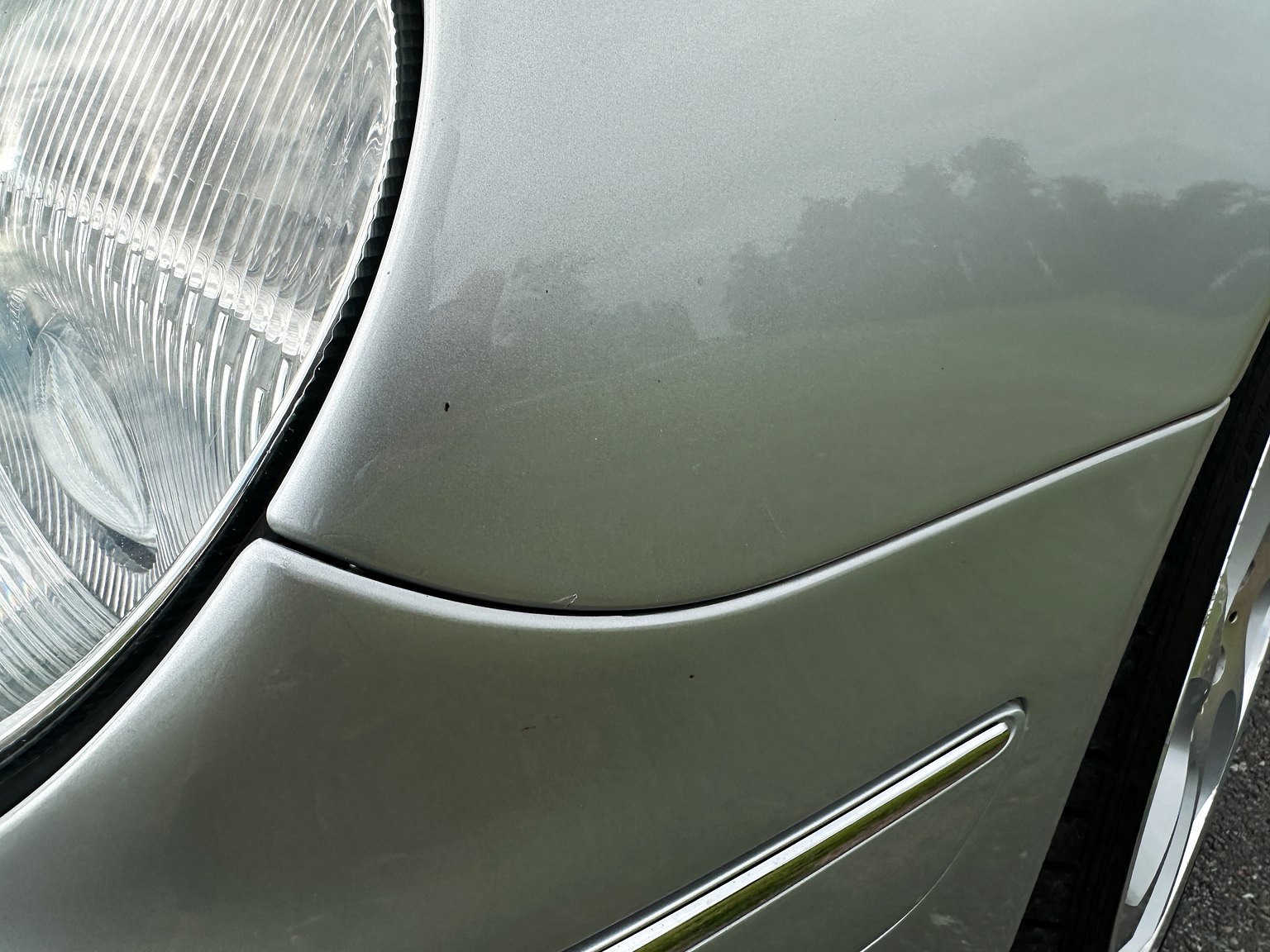 Exterior image of 2000 Mercedes-Benz CL 500