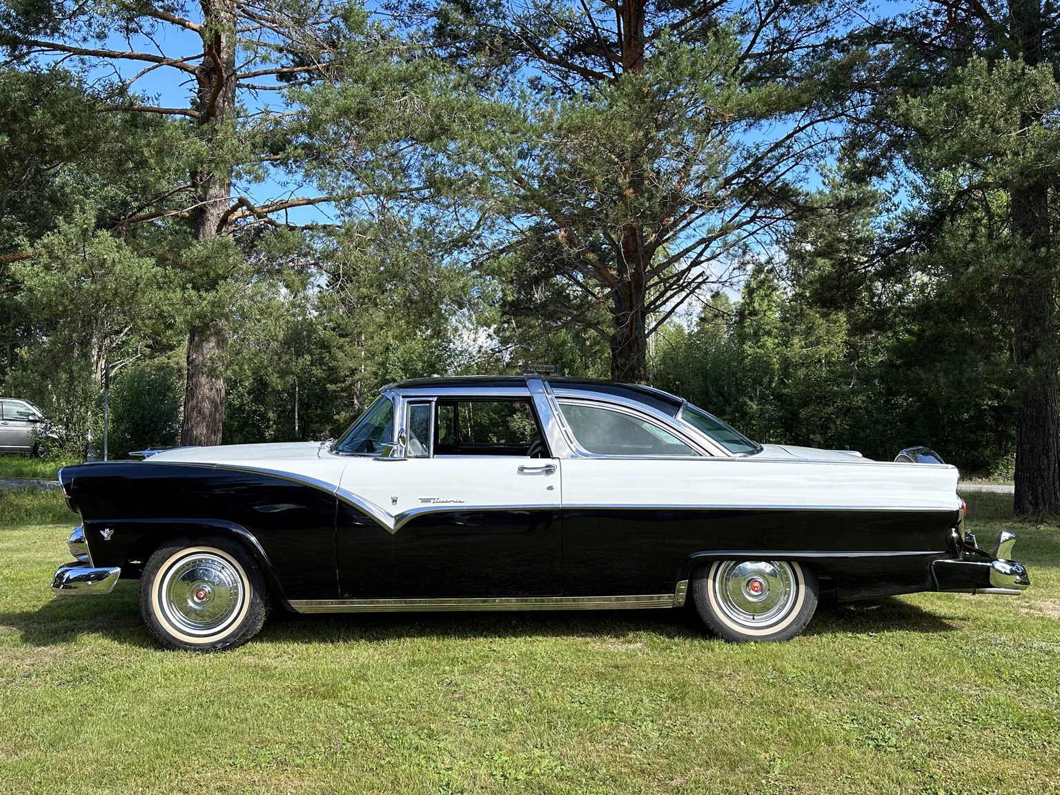 Exteriörbild på 1955 Ford Fairlane Crown Victoria
