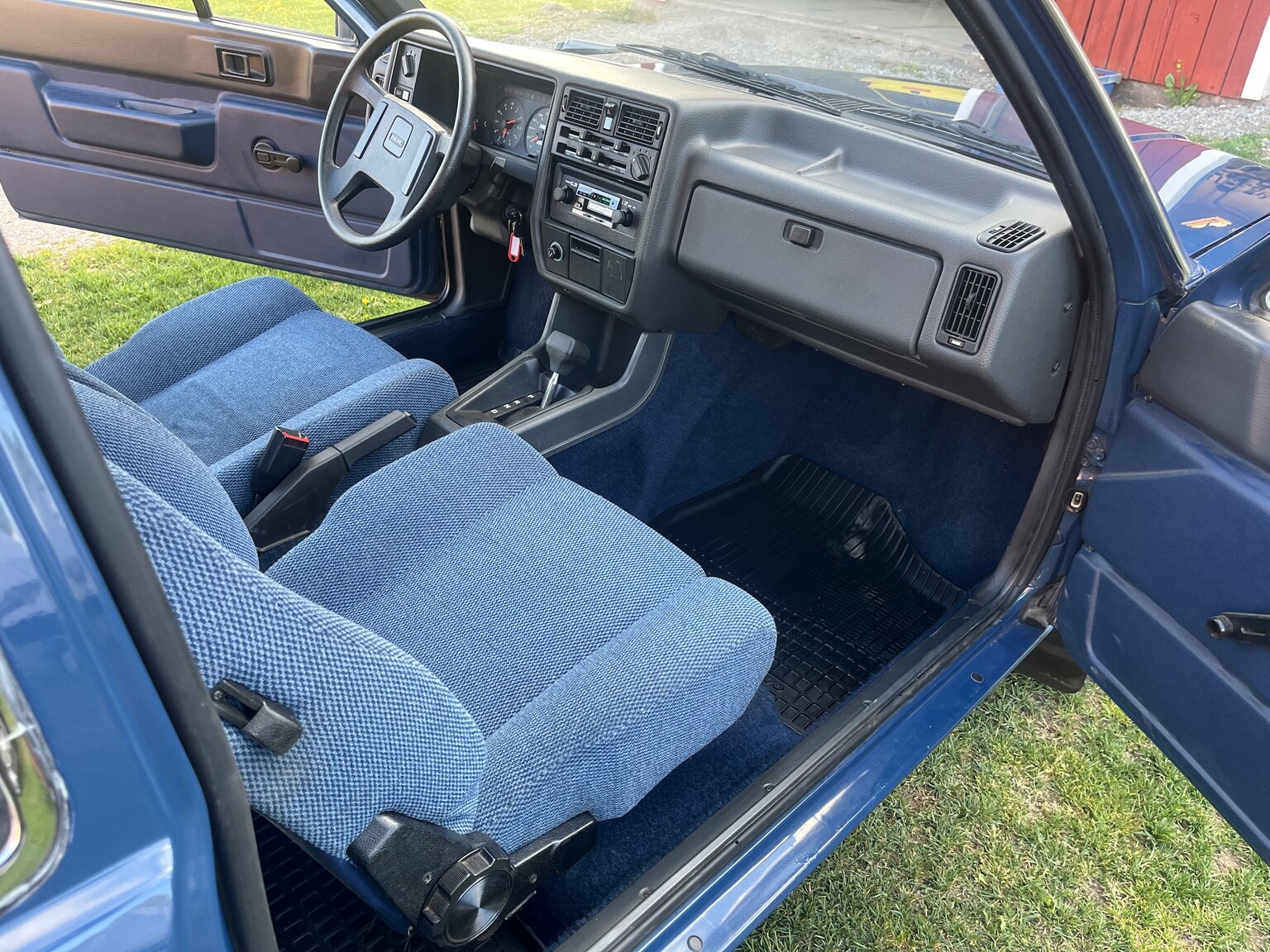 Interior image of 1983 Volvo 340 (19)