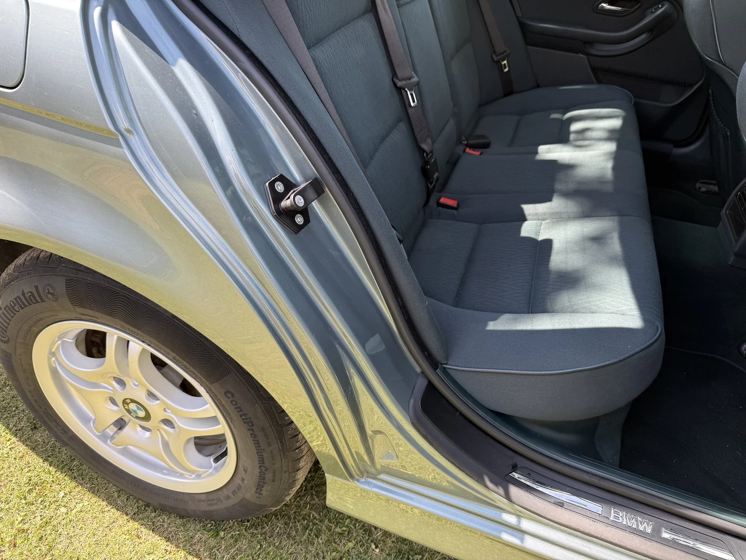 Interior image of 2003 BMW 525d Sedan (78)