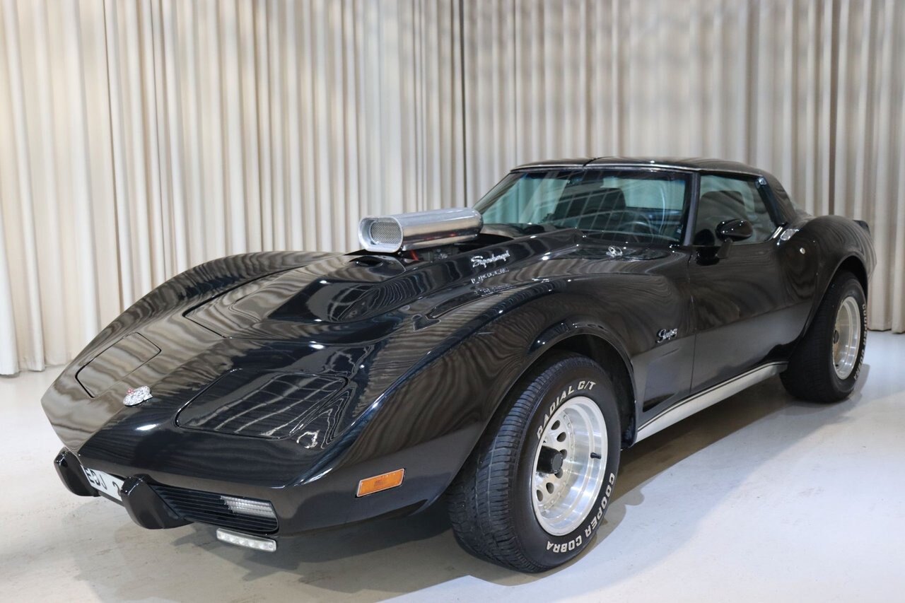 Exterior image of 1975 Chevrolet Corvette Stingray 