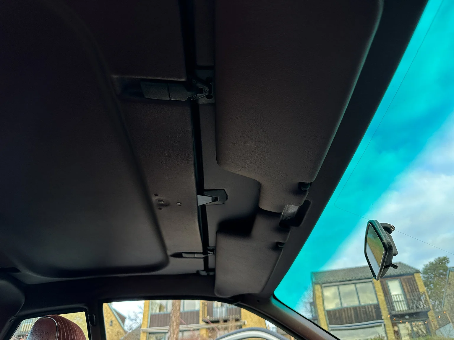 Interior image of 1986 Porsche 944R (1)