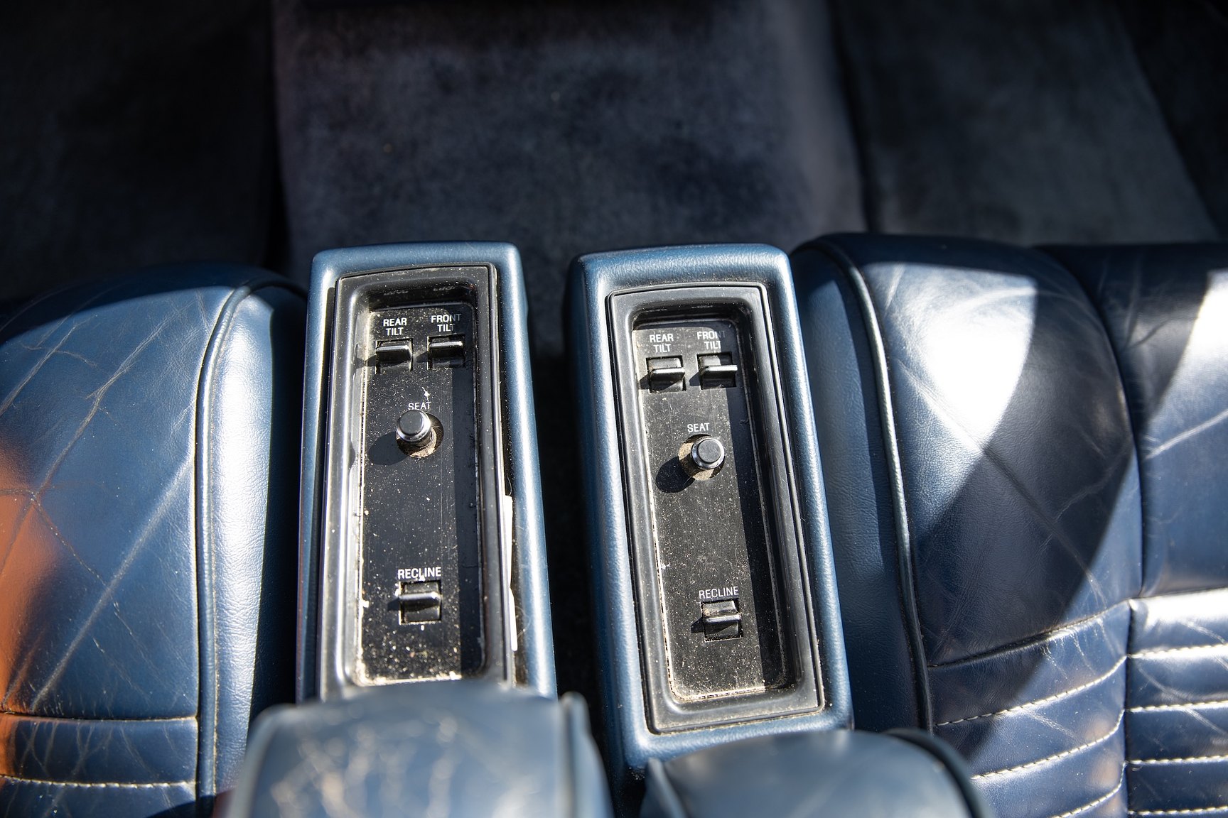 Interior image of 1985 Lincoln Continental 5.0 V8 EFI