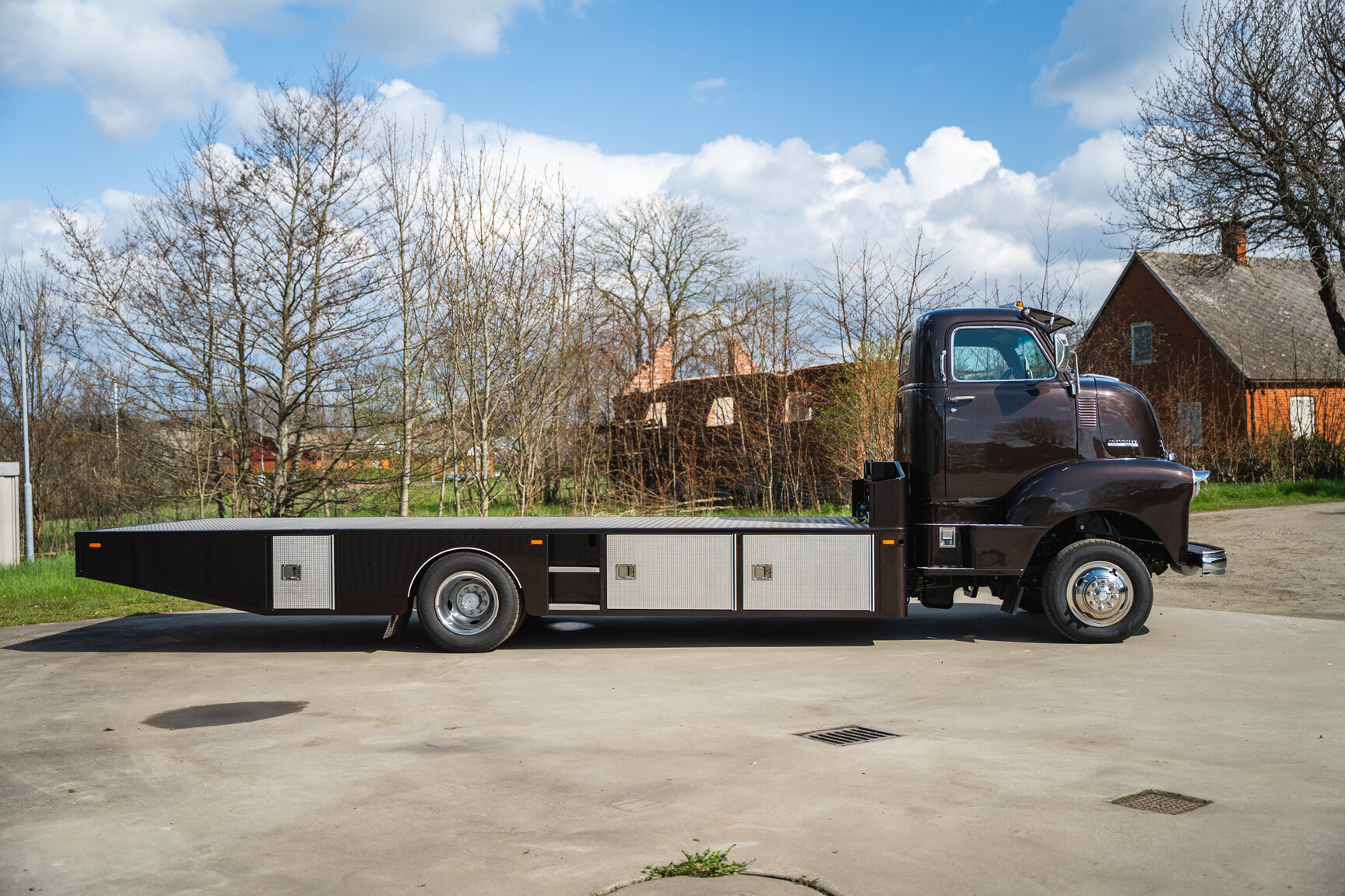 Exterior image of 1948 Chevrolet COE Loadmaster