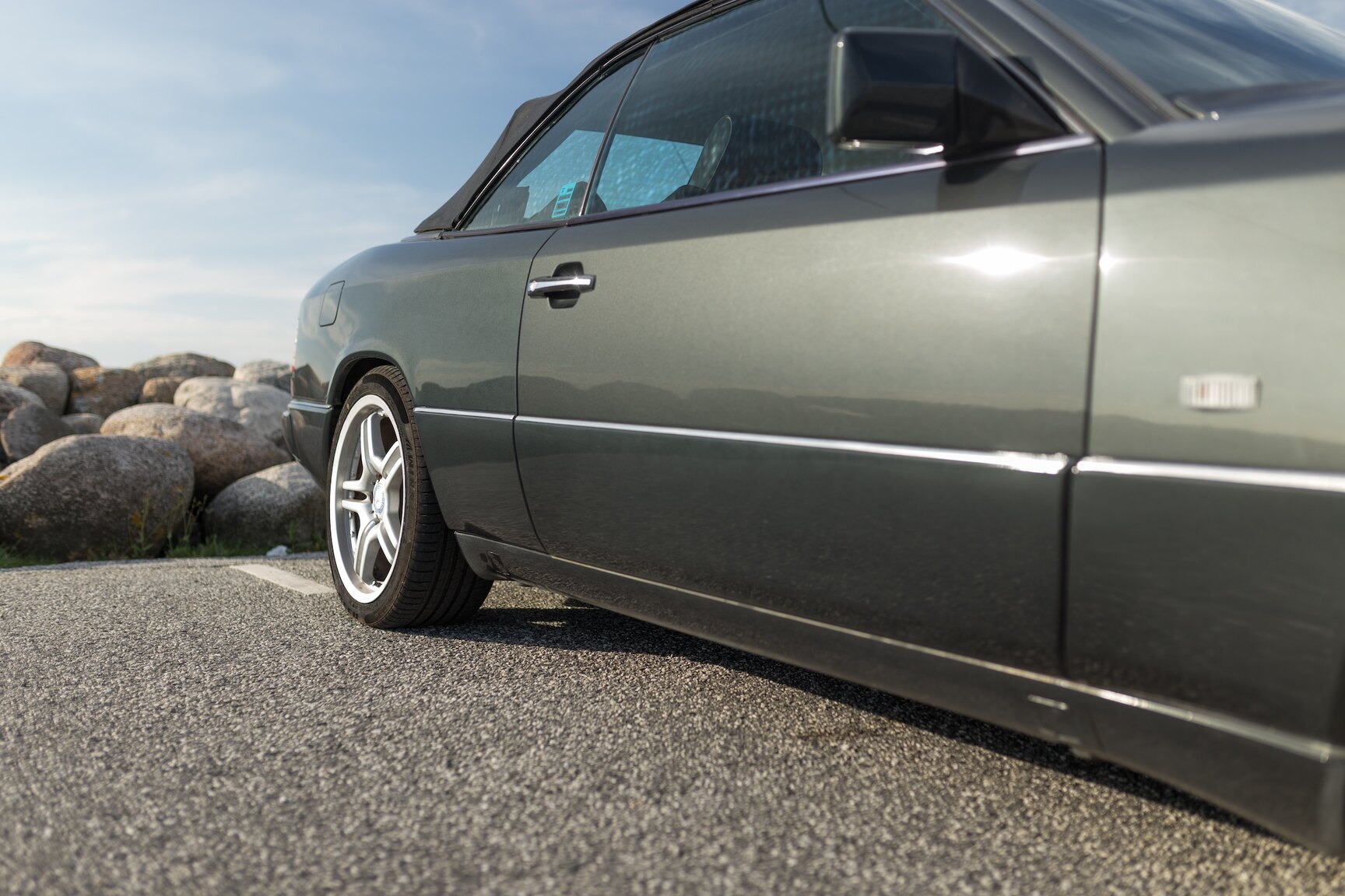 Exterior image of 1993 Mercedes-Benz 300 CE-24 Cabriolet