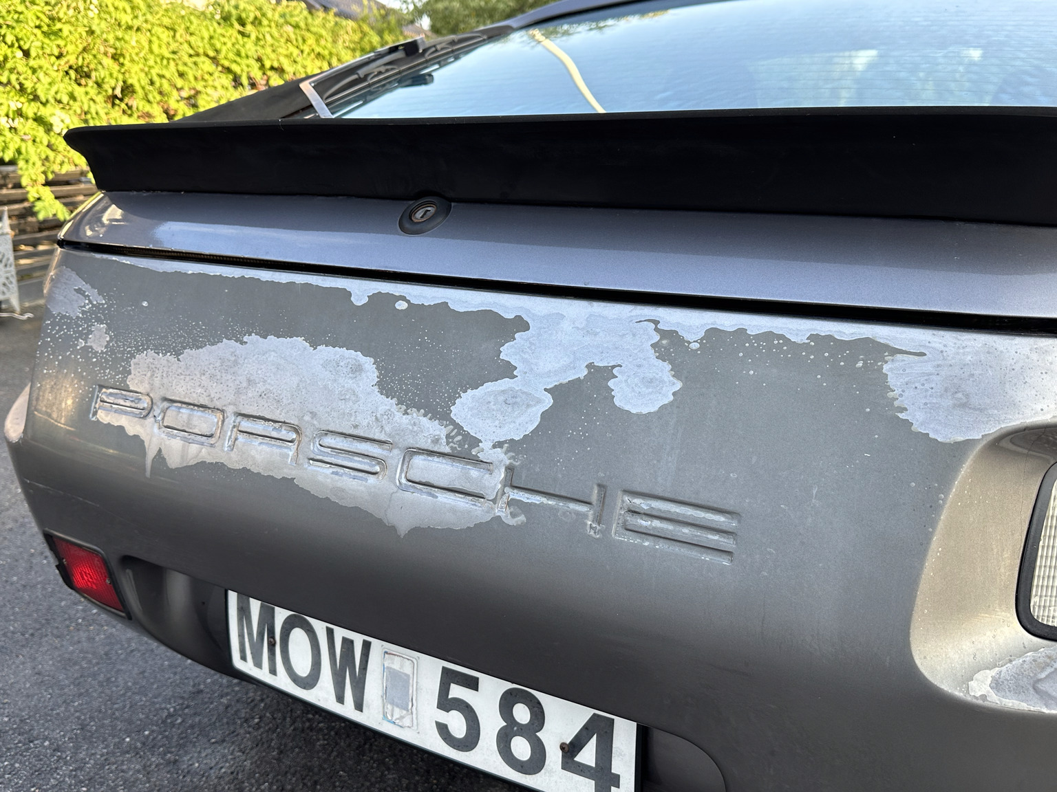 Exterior image of 1985 Porsche 928 (27)