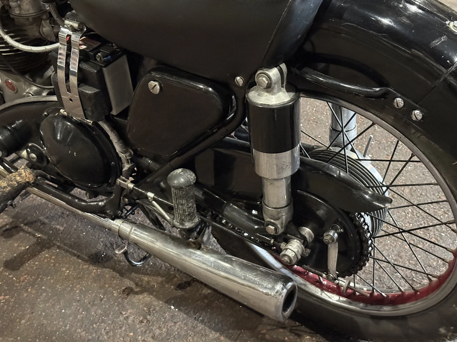 Exteriörbild på 1955 Matchless G 9 (18)