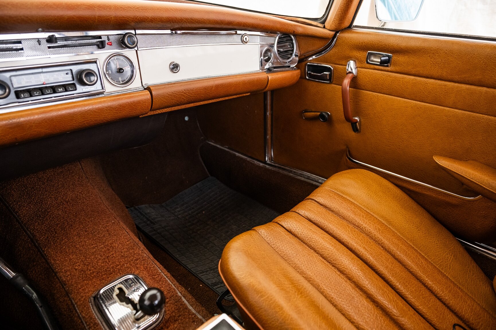 Innenraumfoto von 1968 Mercedes-Benz 280 SL Pagoda (14)