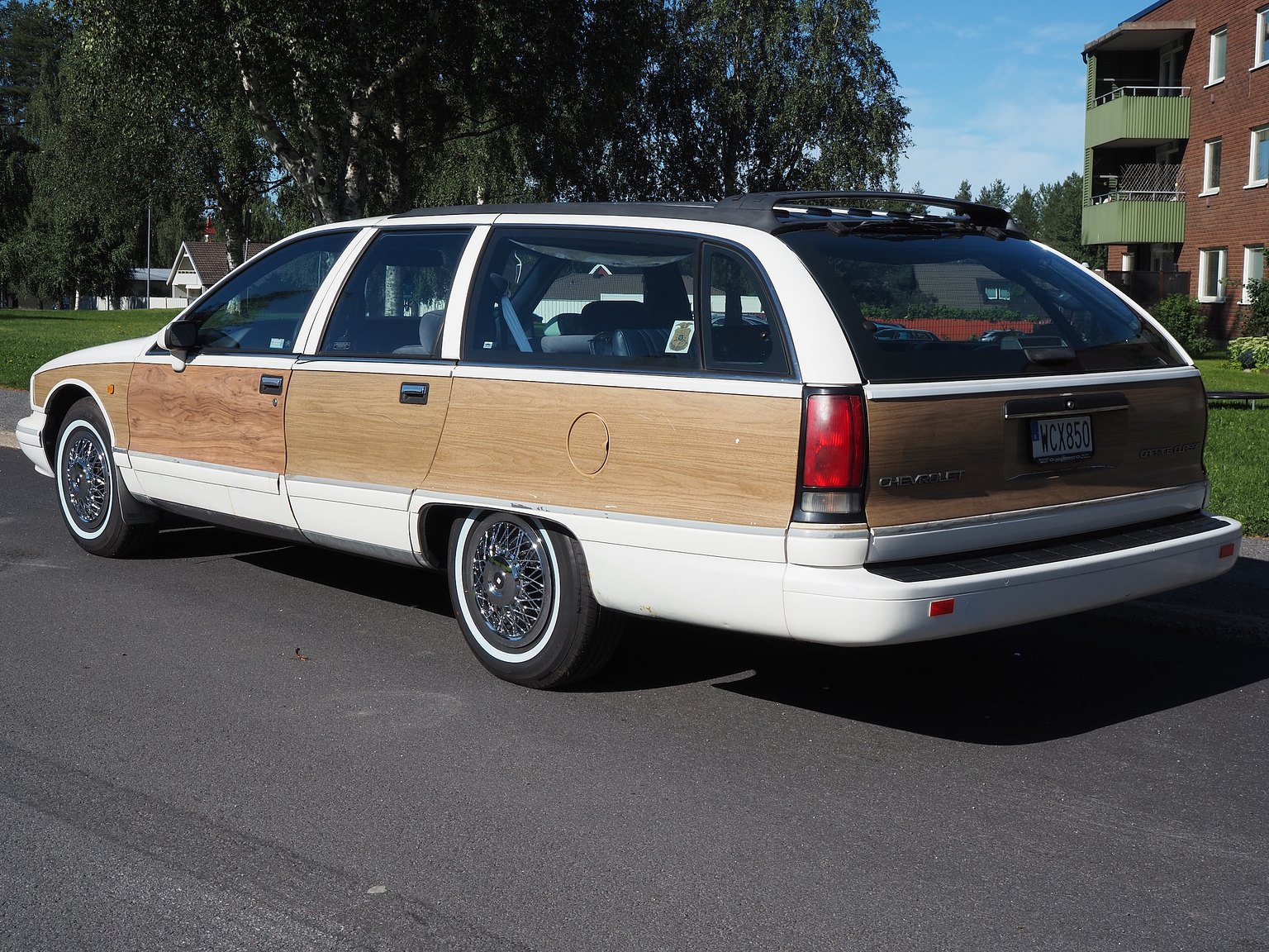 Exterior image of 1993 Chevrolet Caprice Classic Wagon 5.7 V8 