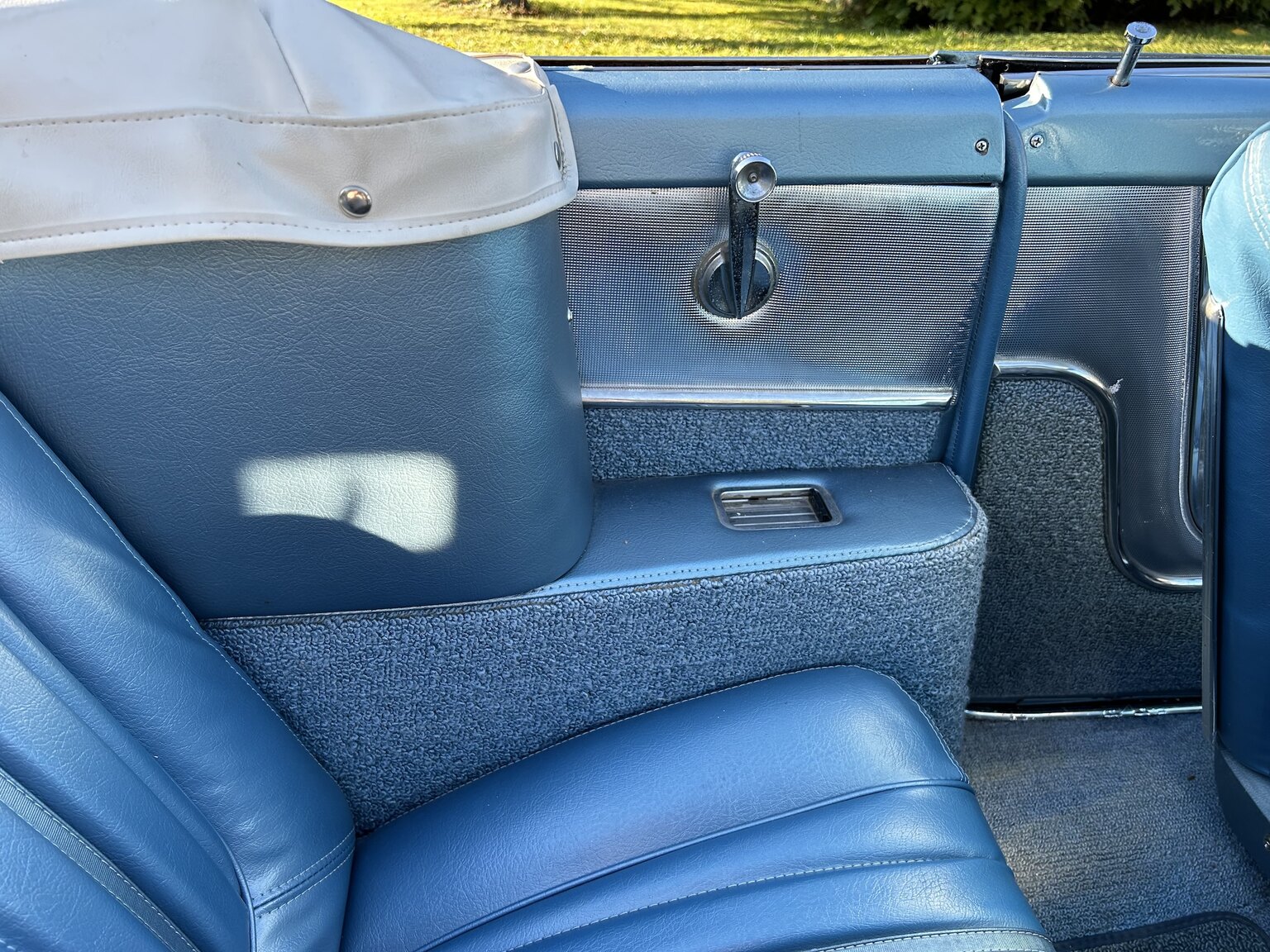 Interior image of 1962 Ford Galaxie 500 XL Sunliner