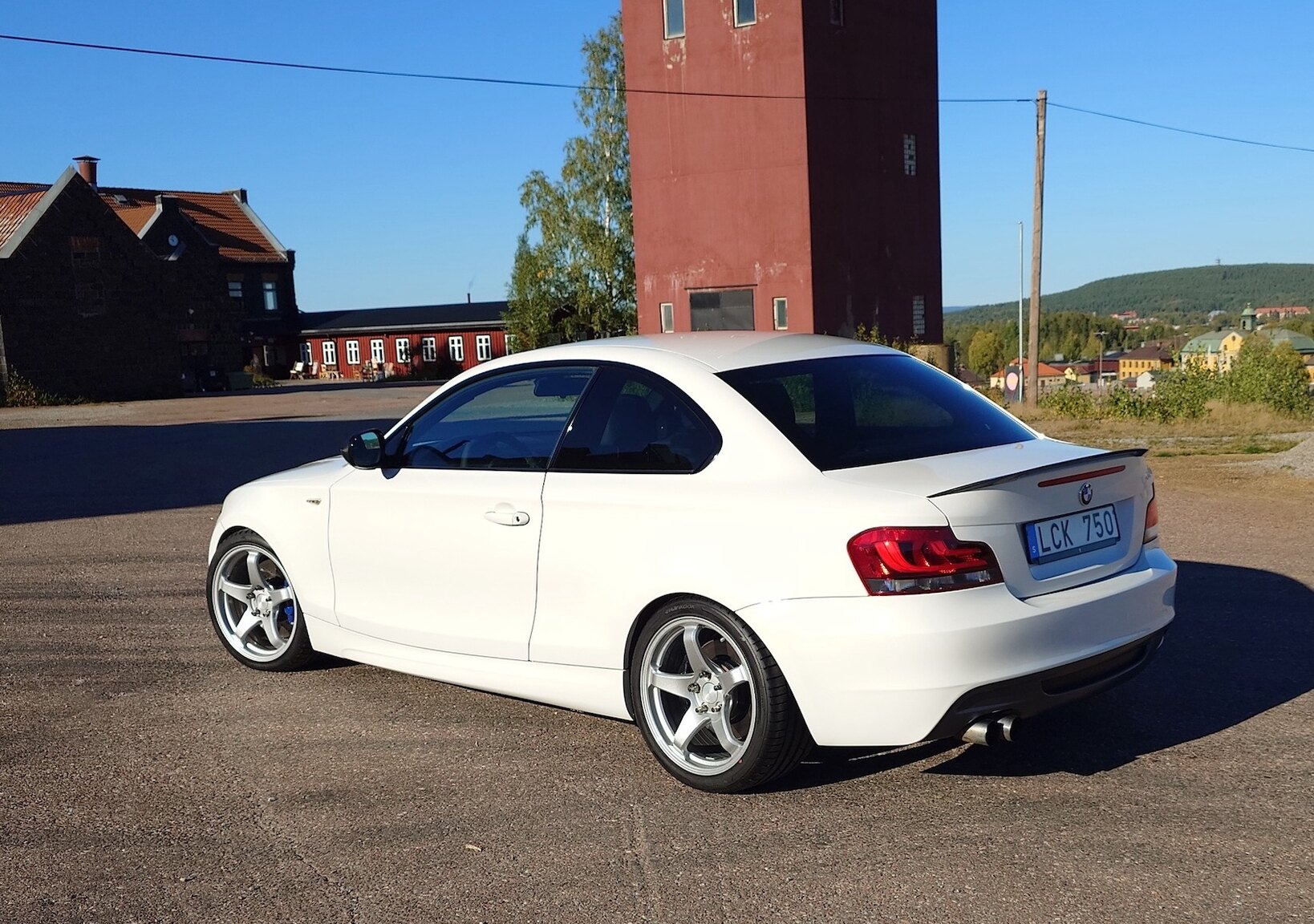 Exterior image of 2011 BMW 135i Coupé 