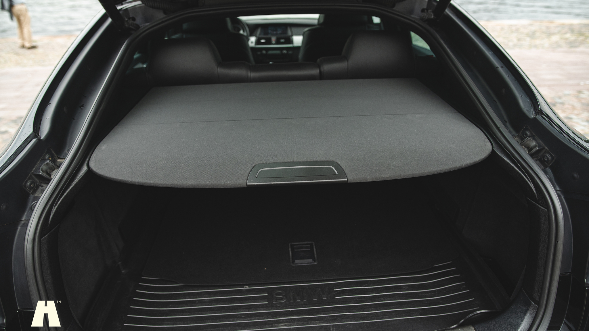 Innenraumfoto von 2010 BMW X6 M Ferrita 555HK (72)