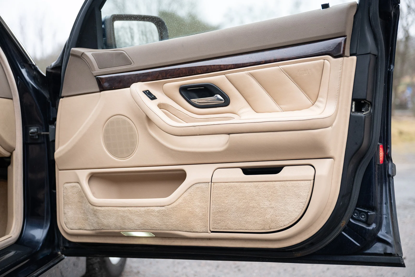 Interior image of 1996 BMW 740 iA - NO RESERVE (44)