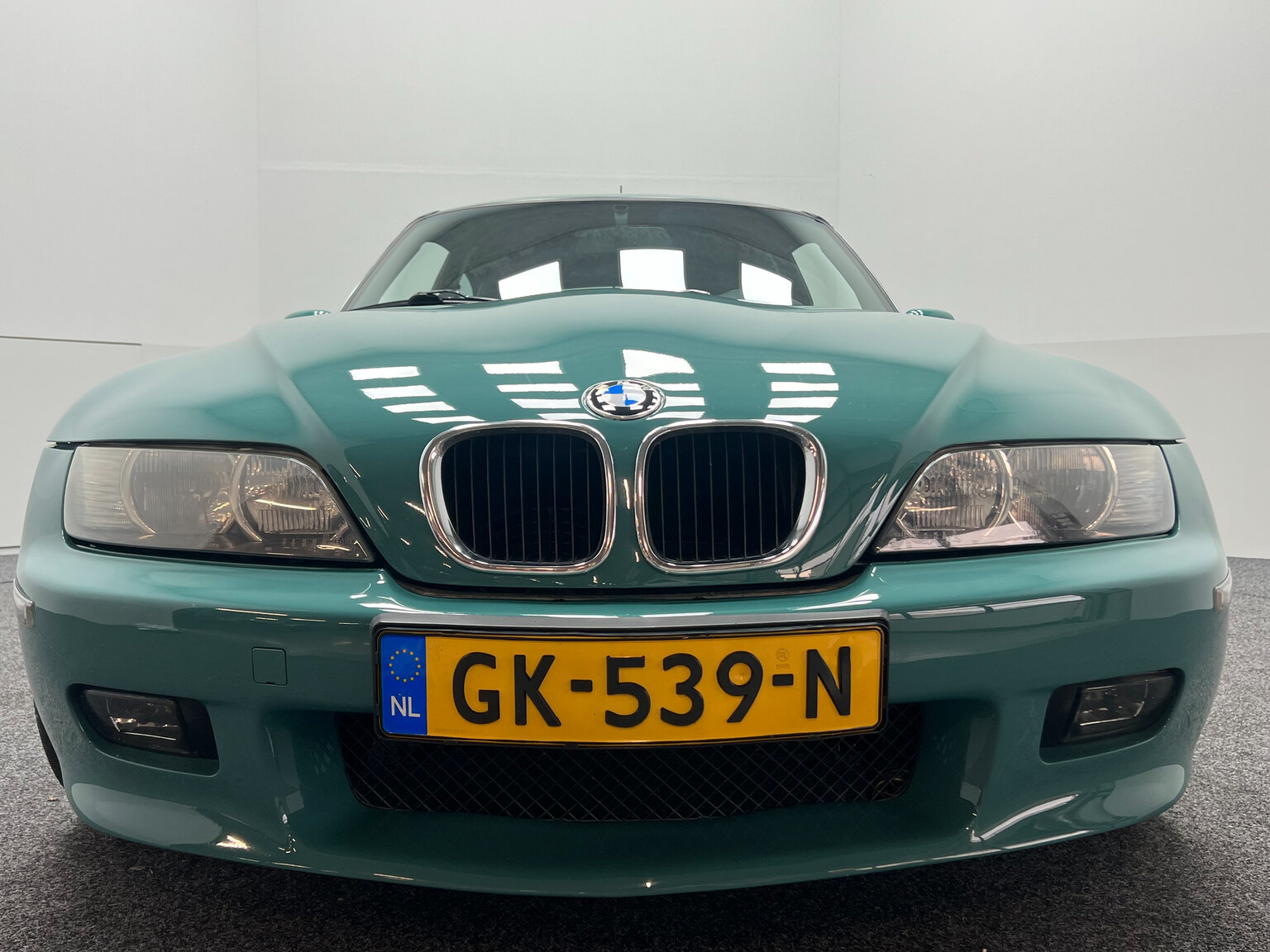 Exterior image of 2000 BMW Z3 Coupé 3.0