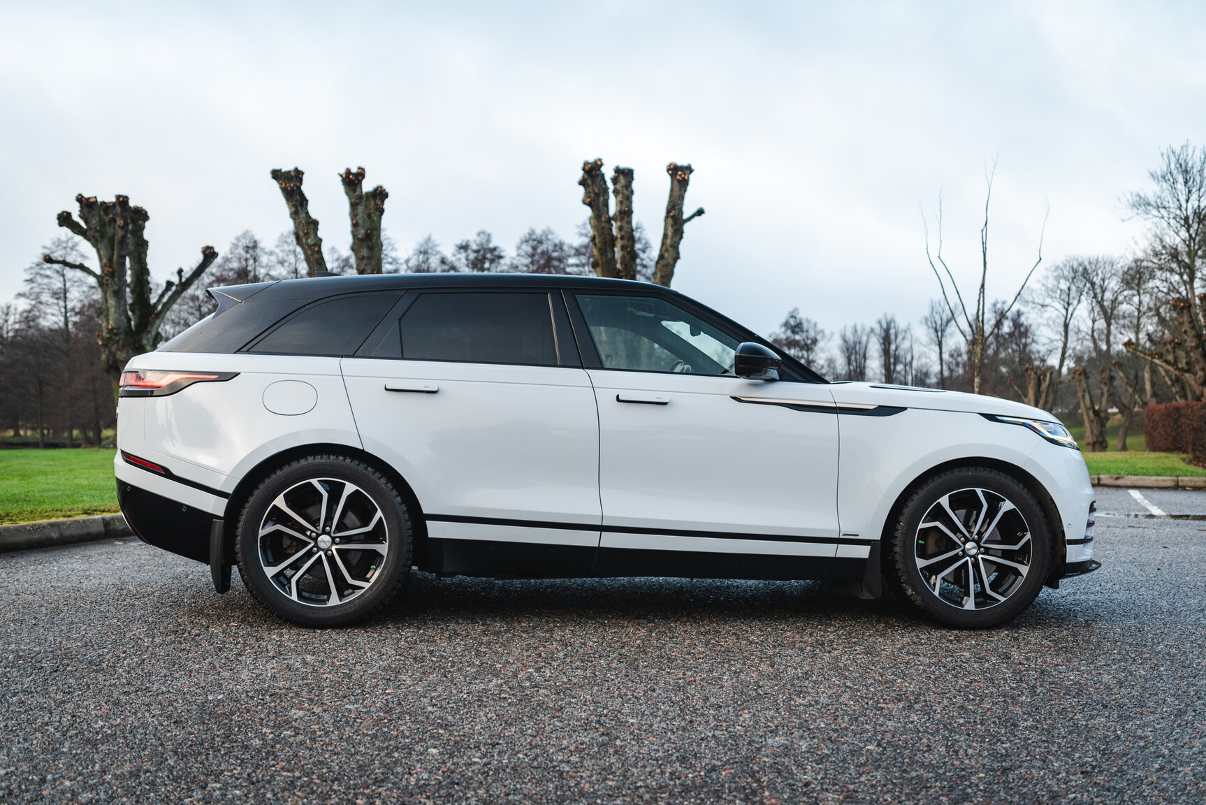 Exterior image of 2018 Range Rover Velar D300 AWD HSE