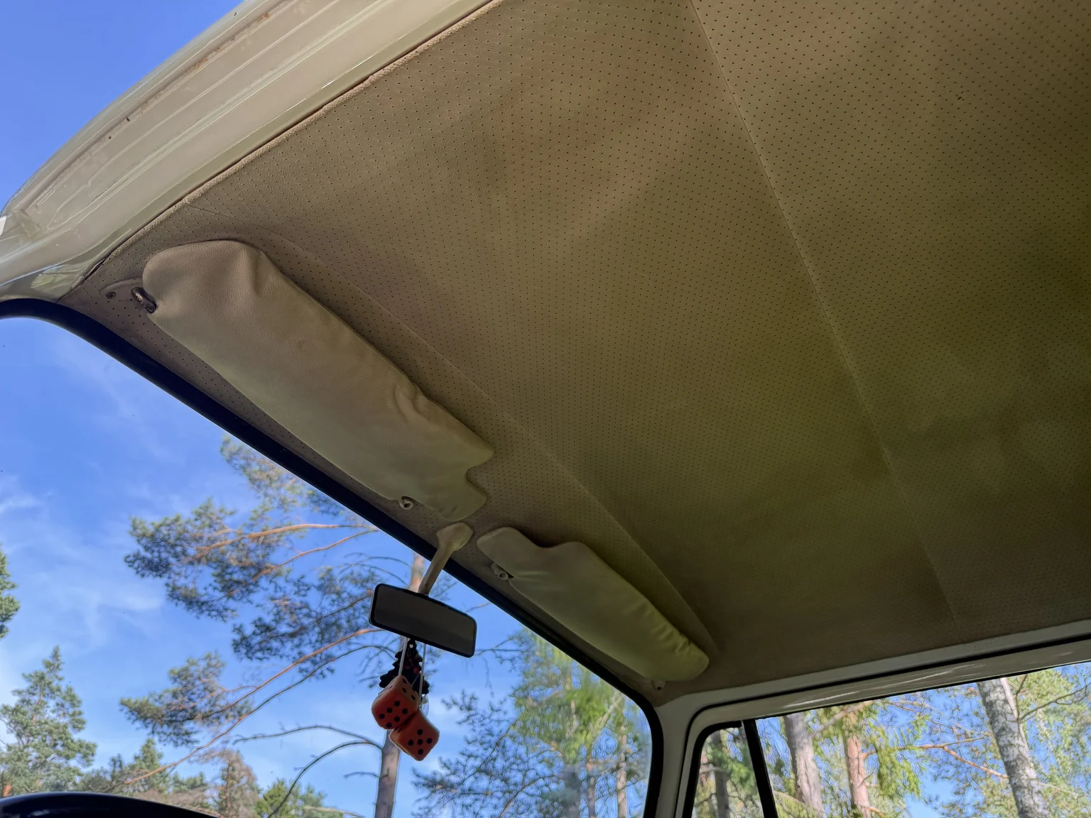 Innenraumfoto von 1975 Volkswagen Transporter Campervan (107)