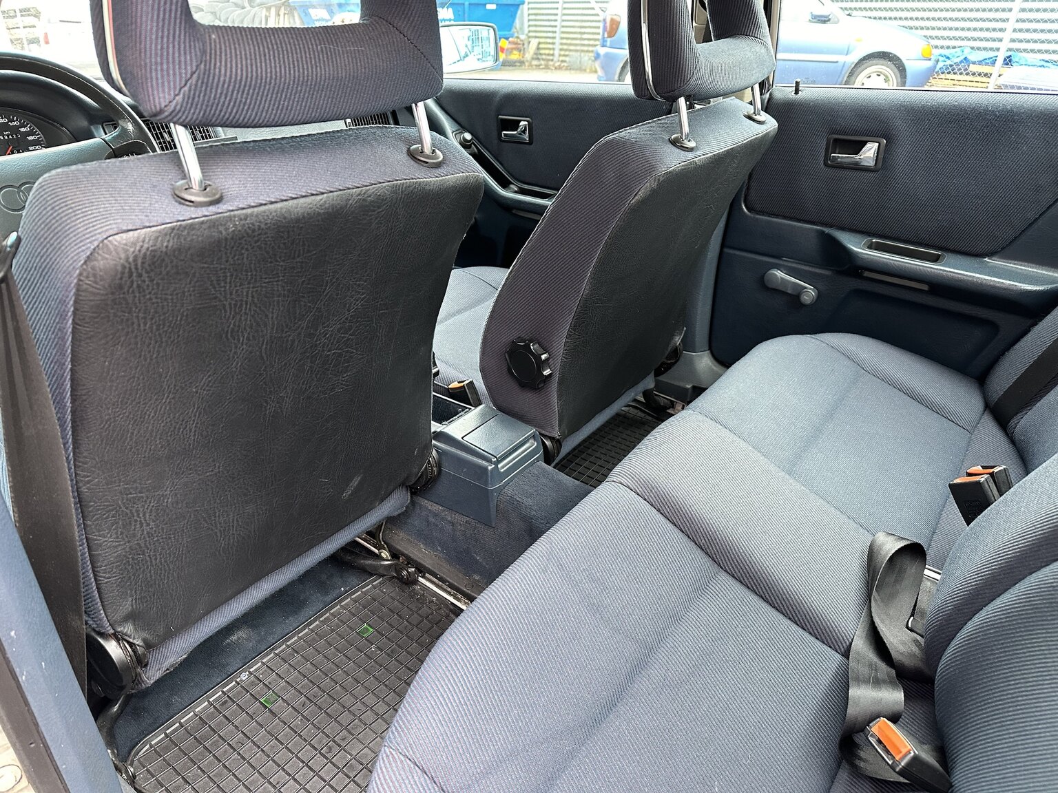 Interior image of 1988 Audi 80 (20)