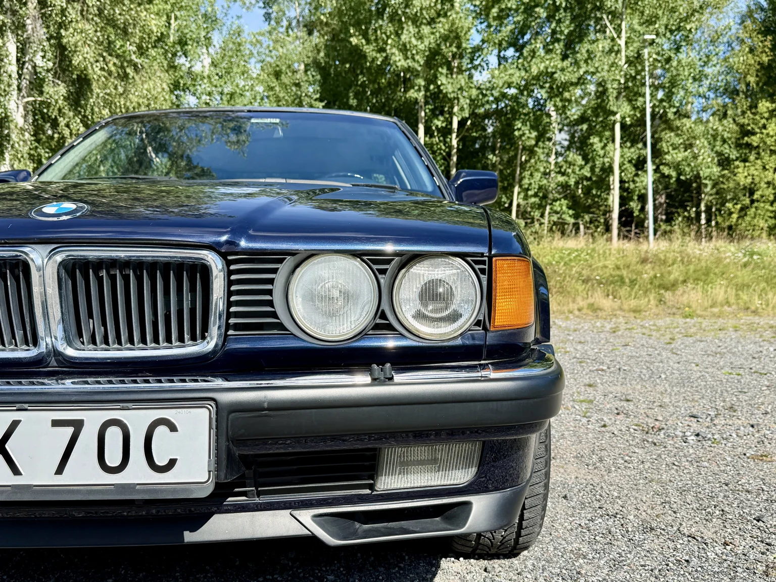 Exteriörbild på 1990 BMW 750i (14)