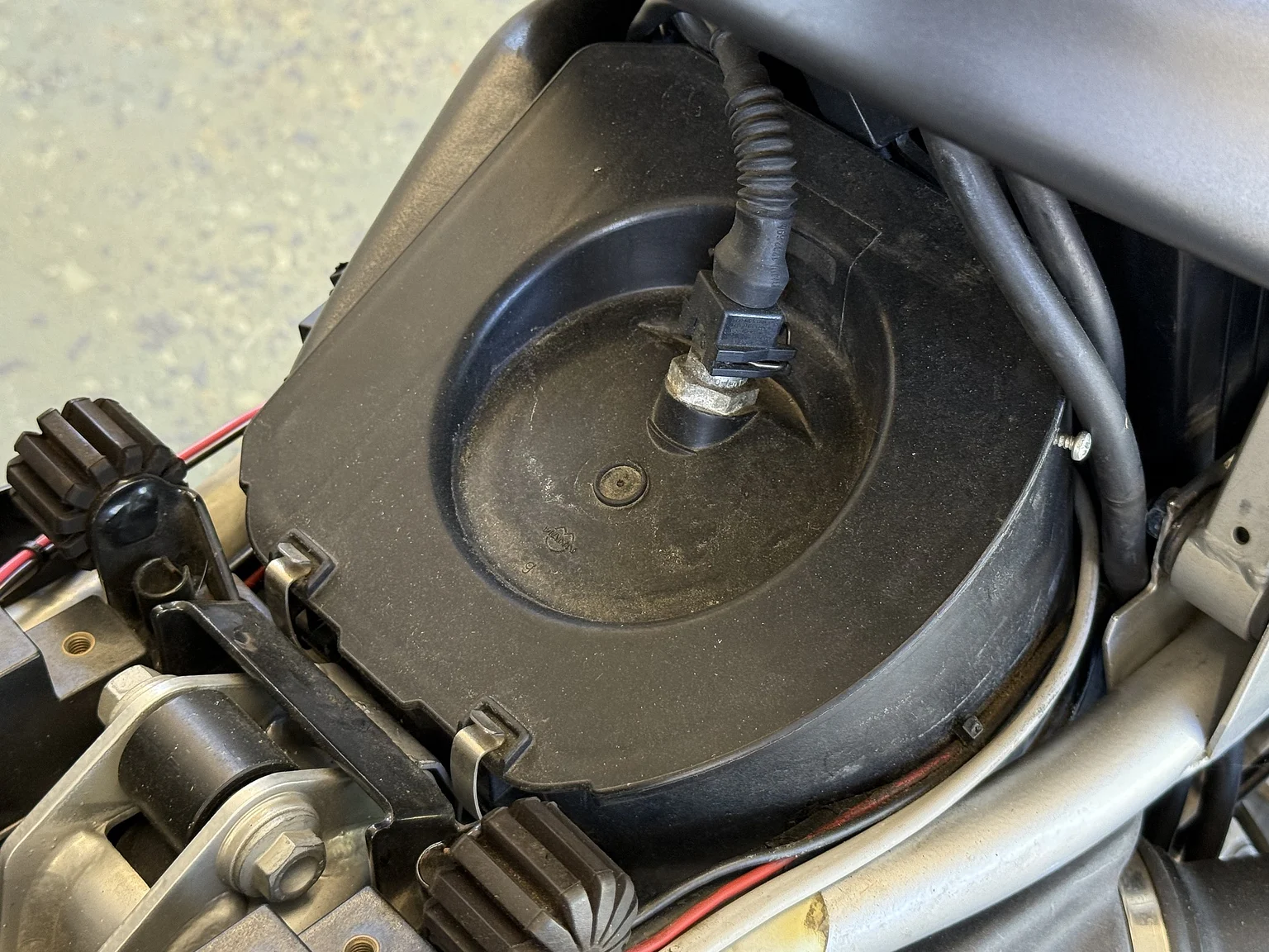 Exterior image of 1999 BMW Motorrad R 1100 R (78)