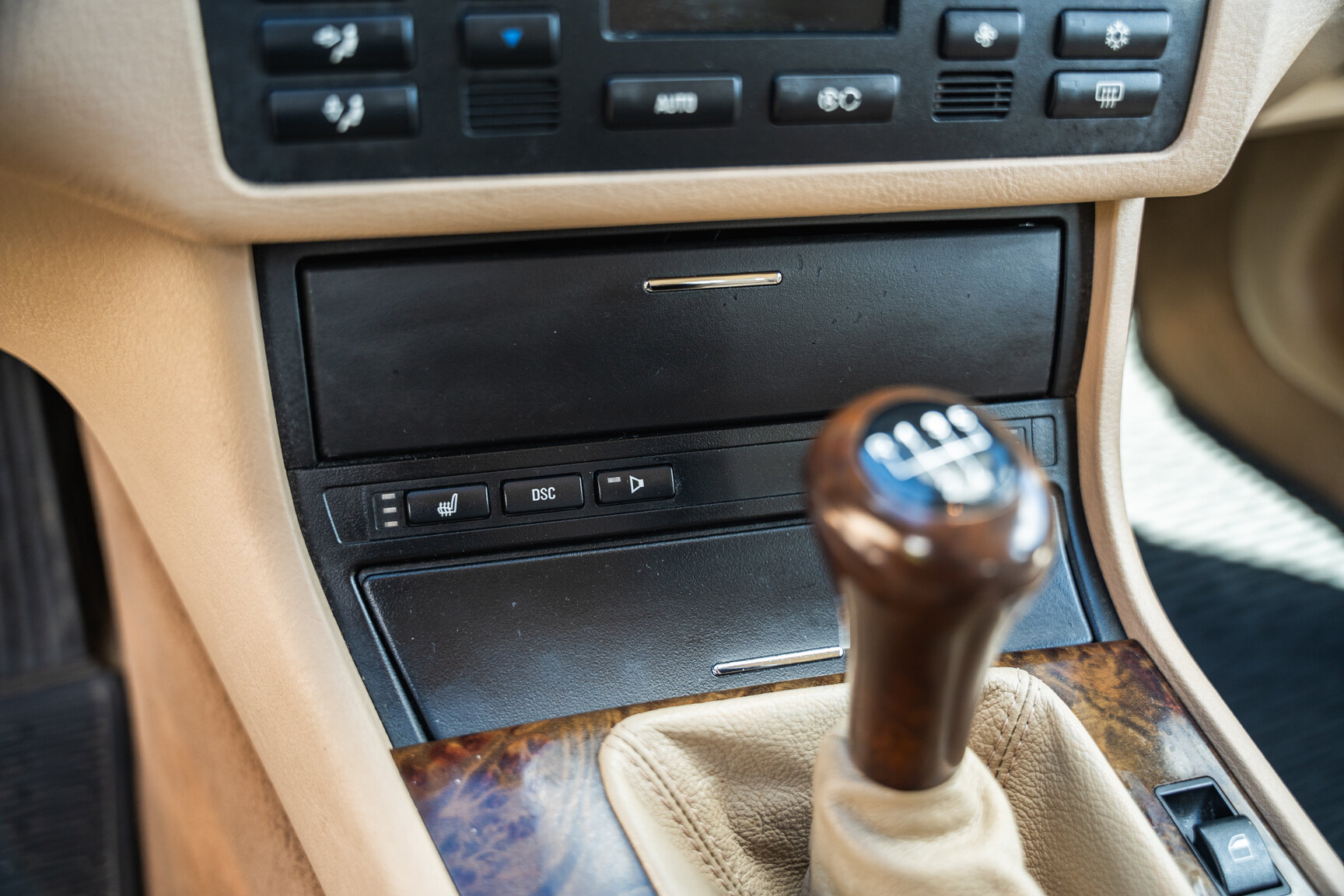 Innenraumfoto von 2003 BMW 320i Touring